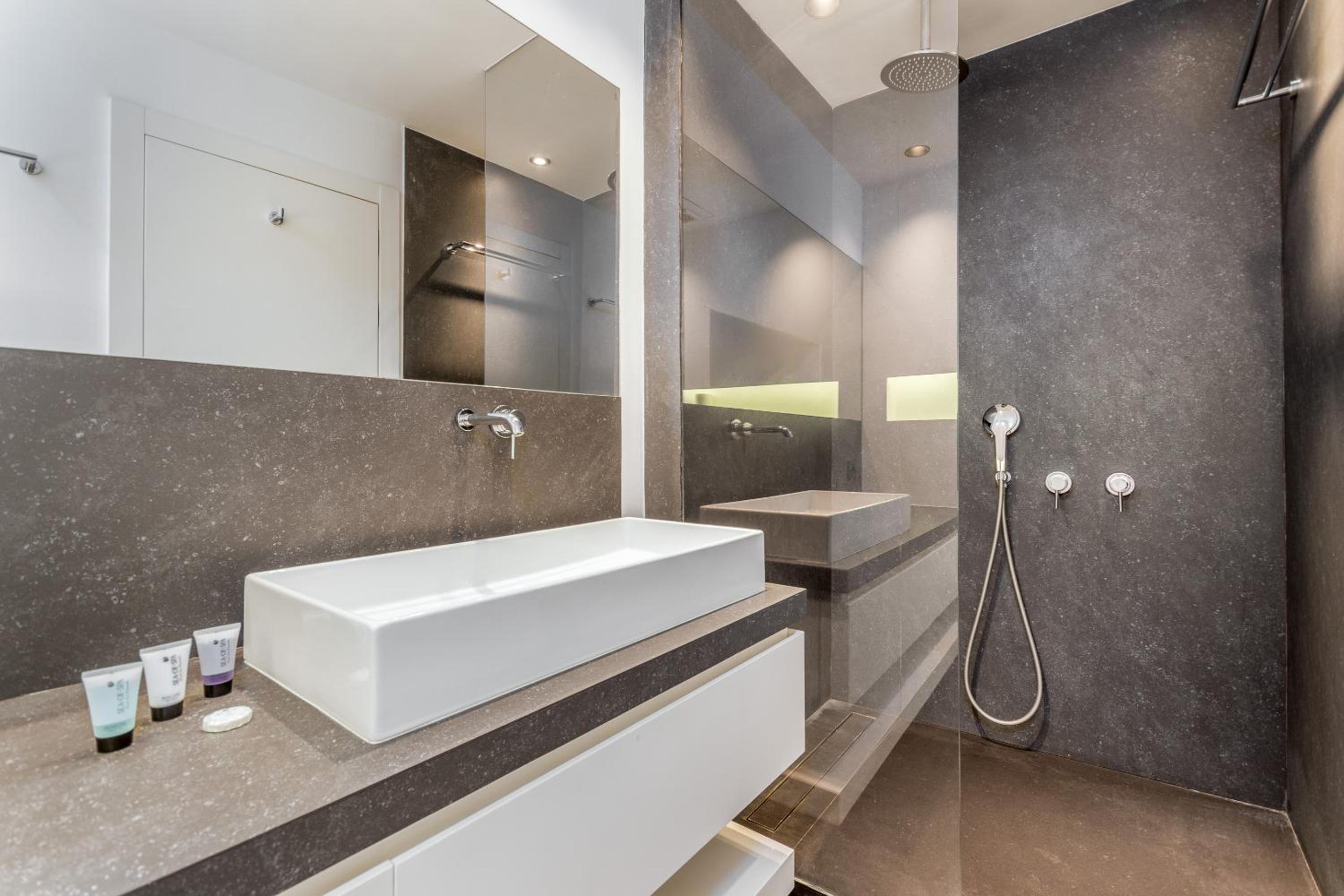 Stunning and design 2BDR Apartment view 5