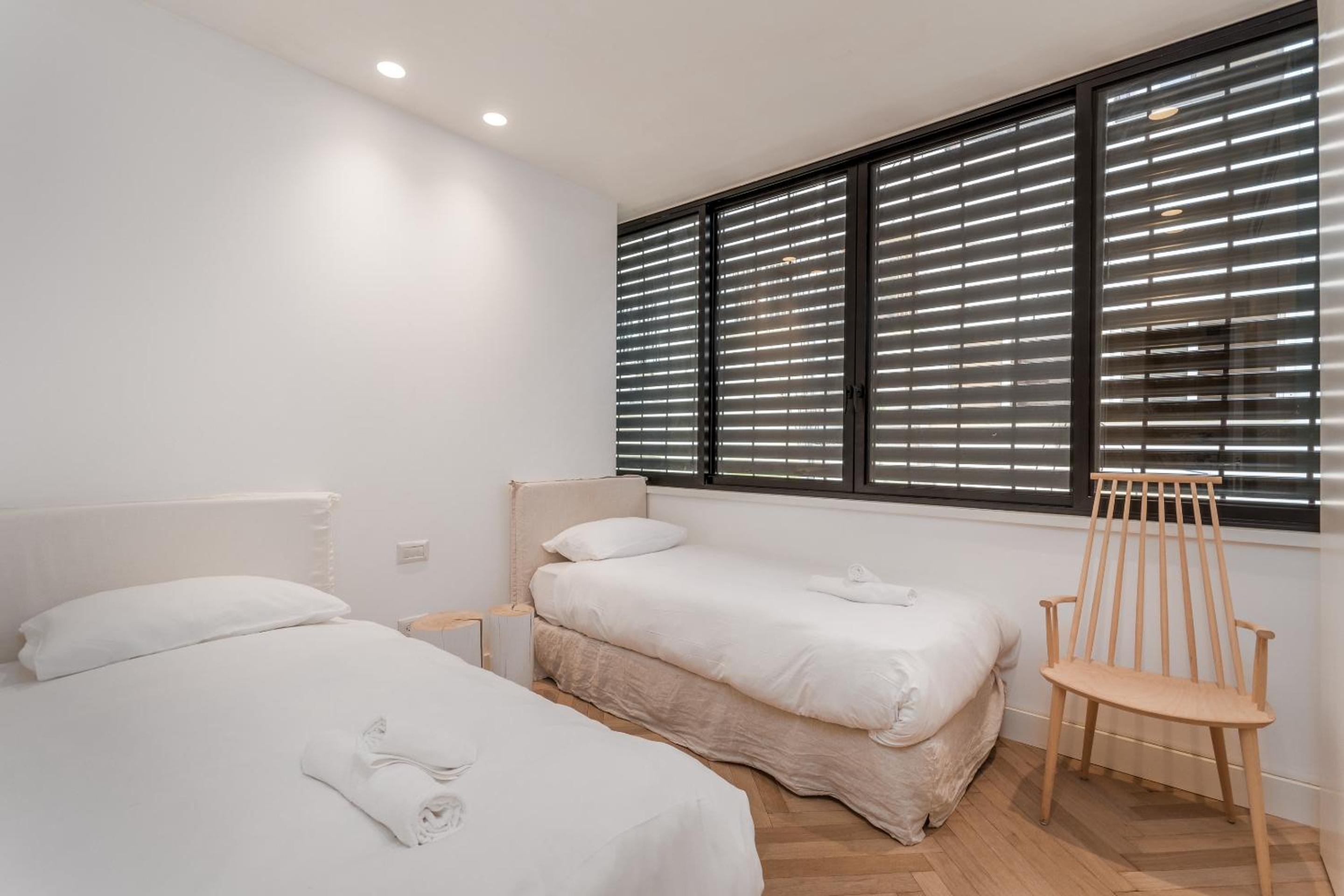 Stunning and design 2BDR Apartment view 4