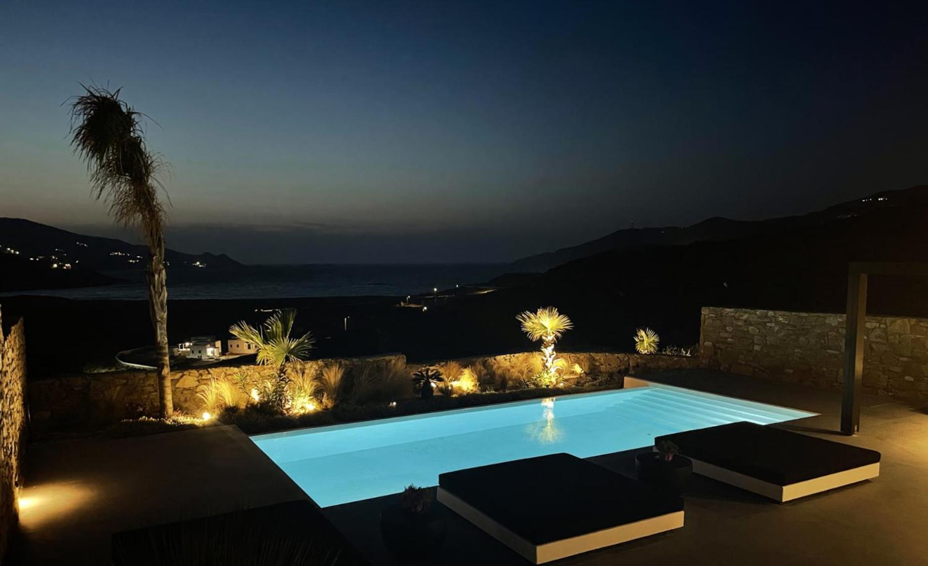 BLACK AND WHITE VILLAS FTELIA - MYKONOS