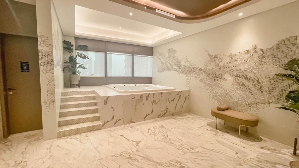 LUX The Paramount Sea View Suite