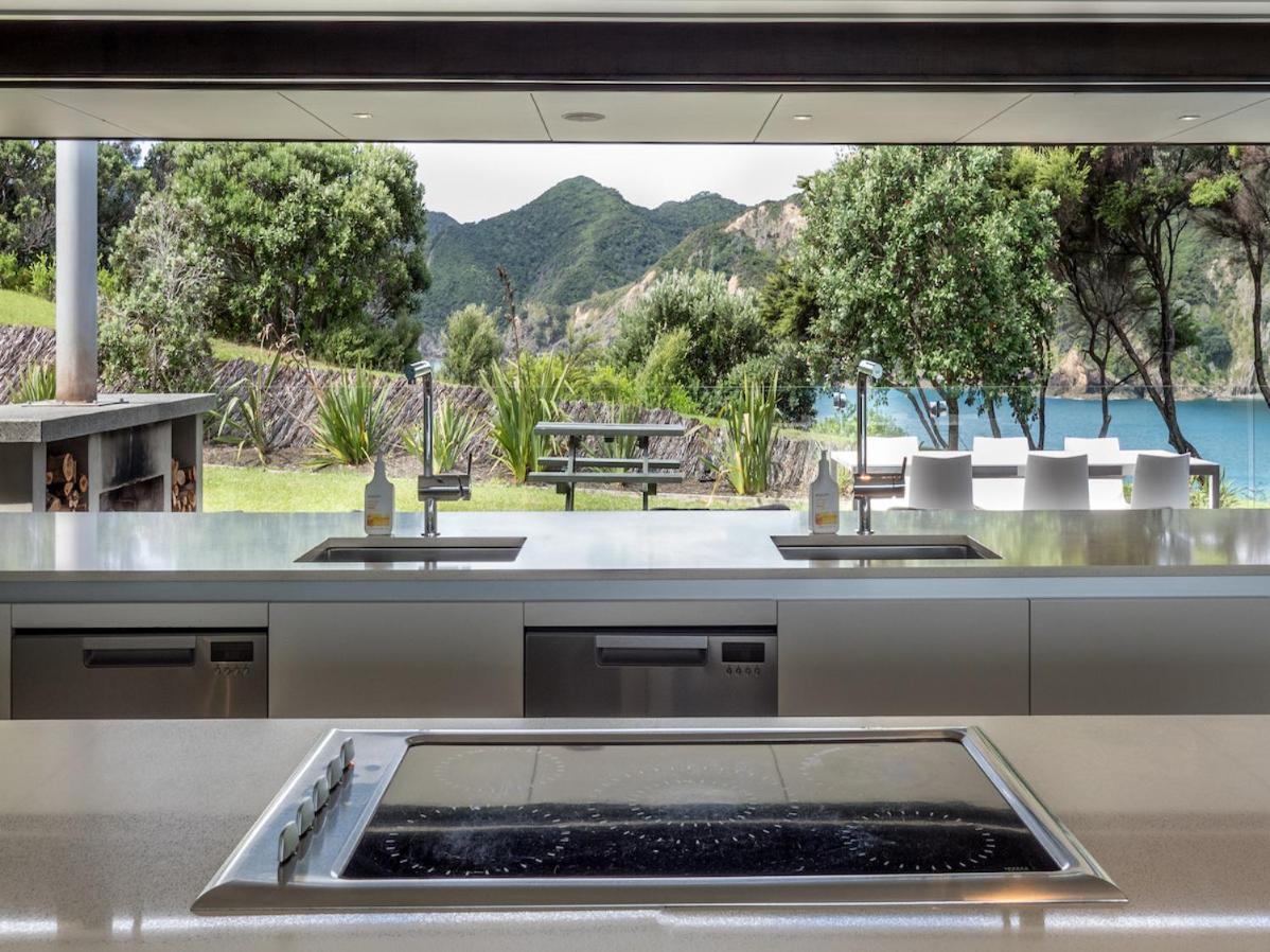 Oke Beach House - Rawhiti Luxury view 3