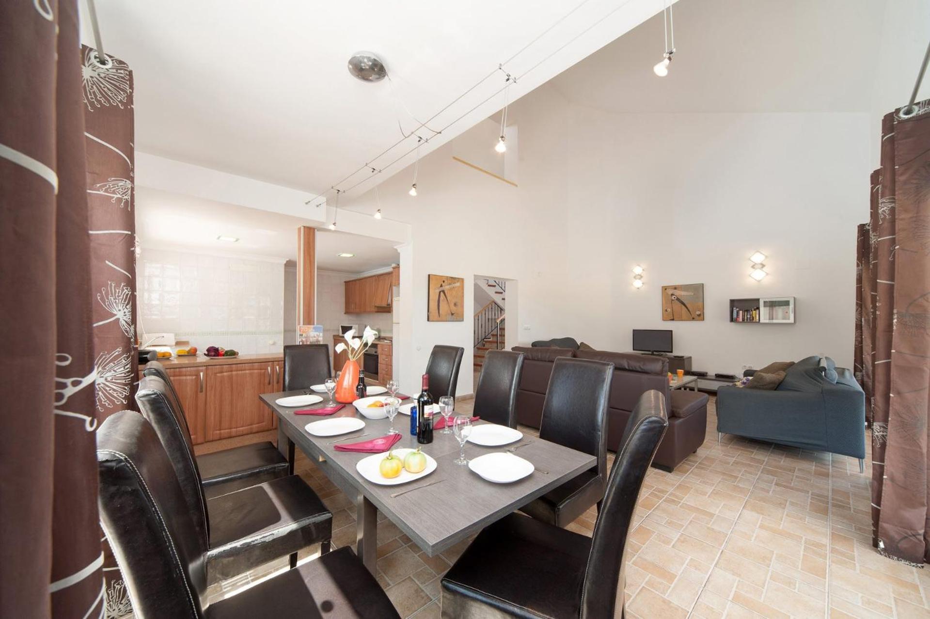 Villa Fresno by Villa Plus