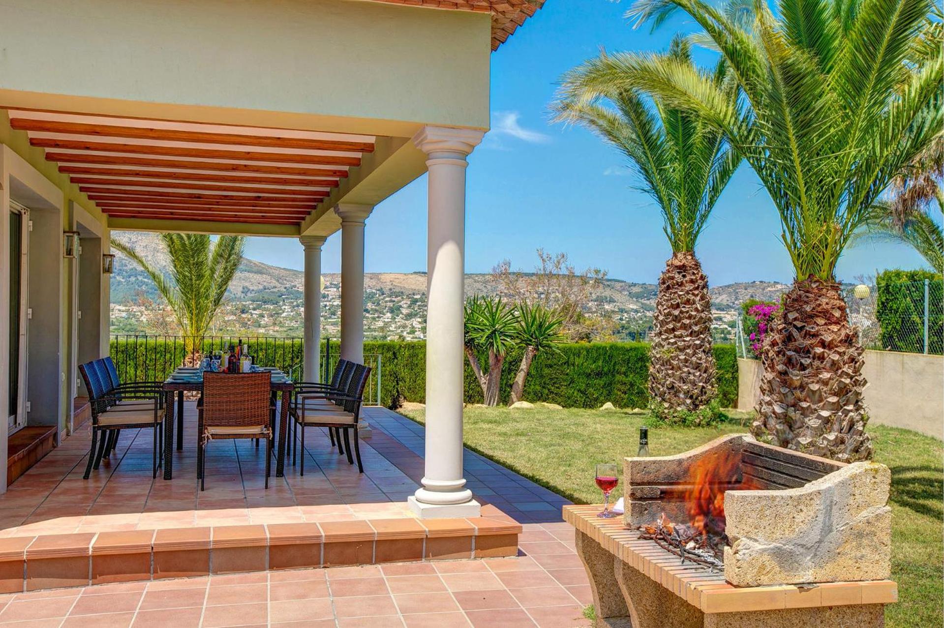 Villa Fresno by Villa Plus