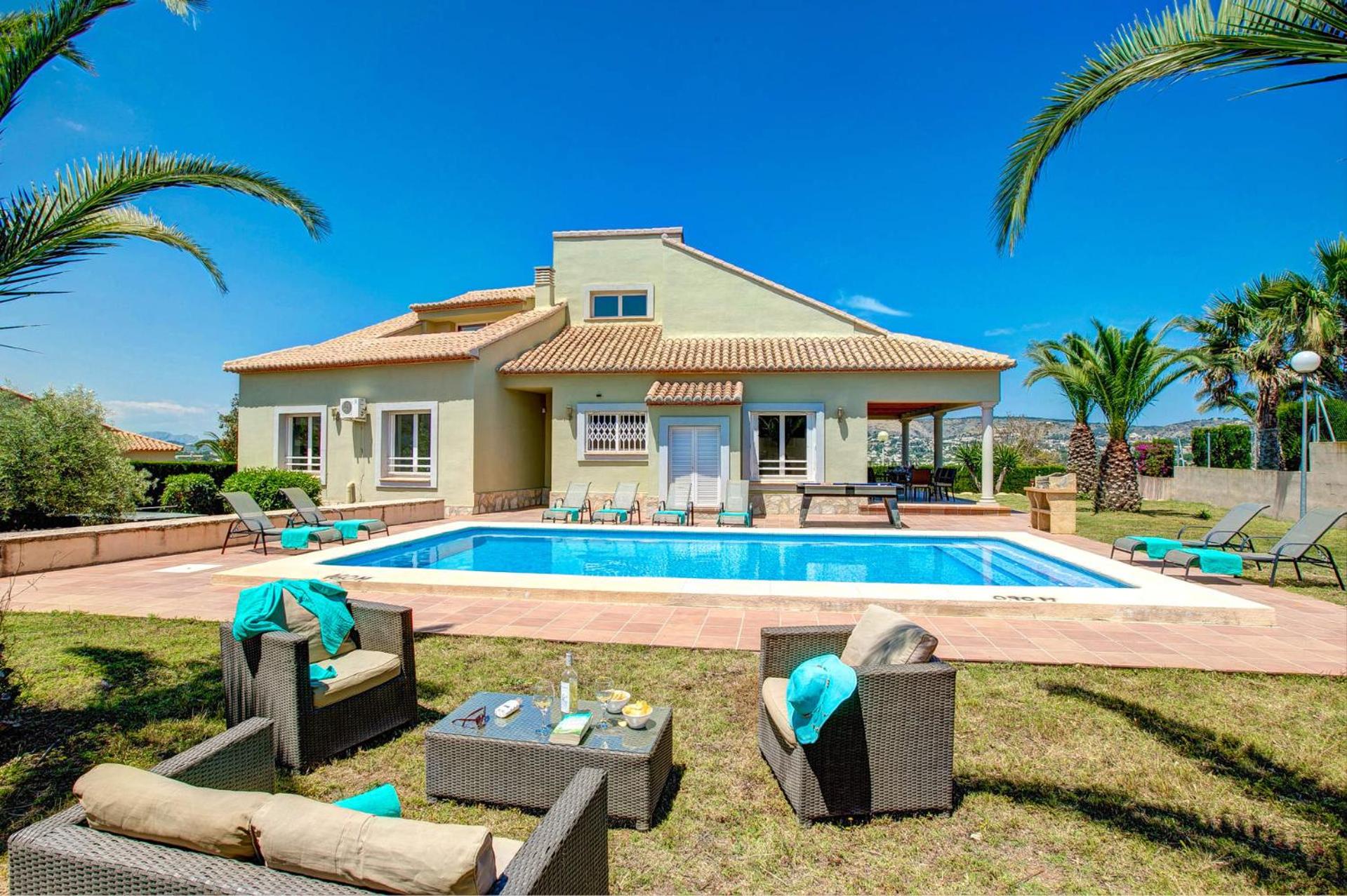 Villa Fresno by Villa Plus