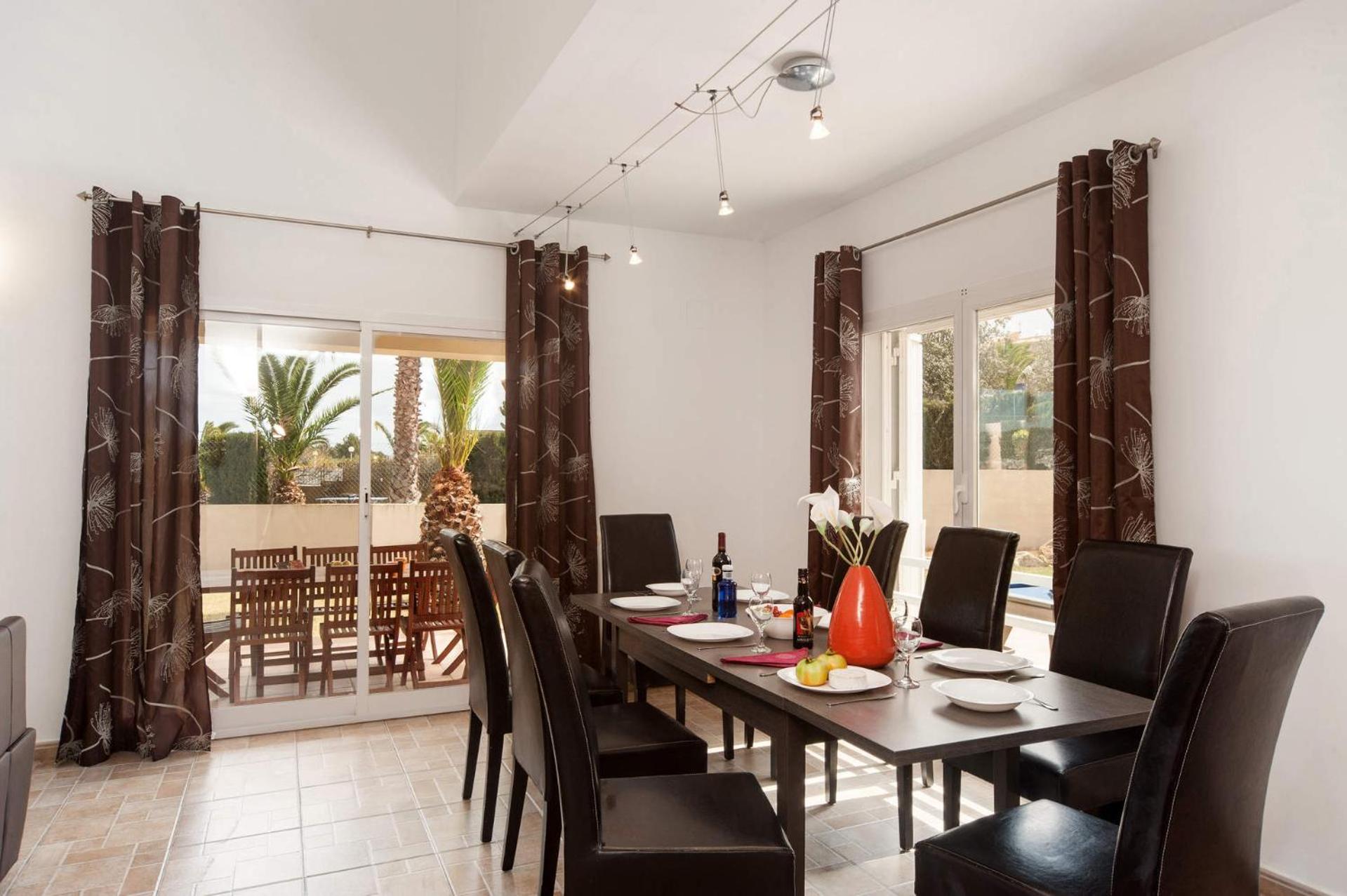 Villa Fresno by Villa Plus