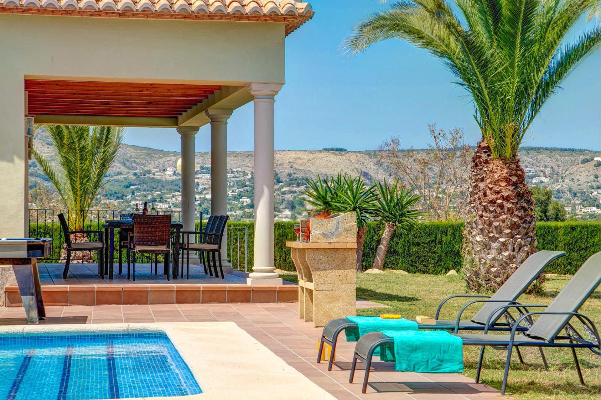 Villa Fresno by Villa Plus
