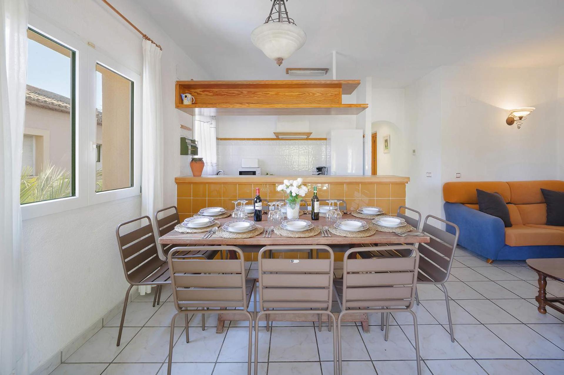 Villa Naranja Blanca by Villa Plus