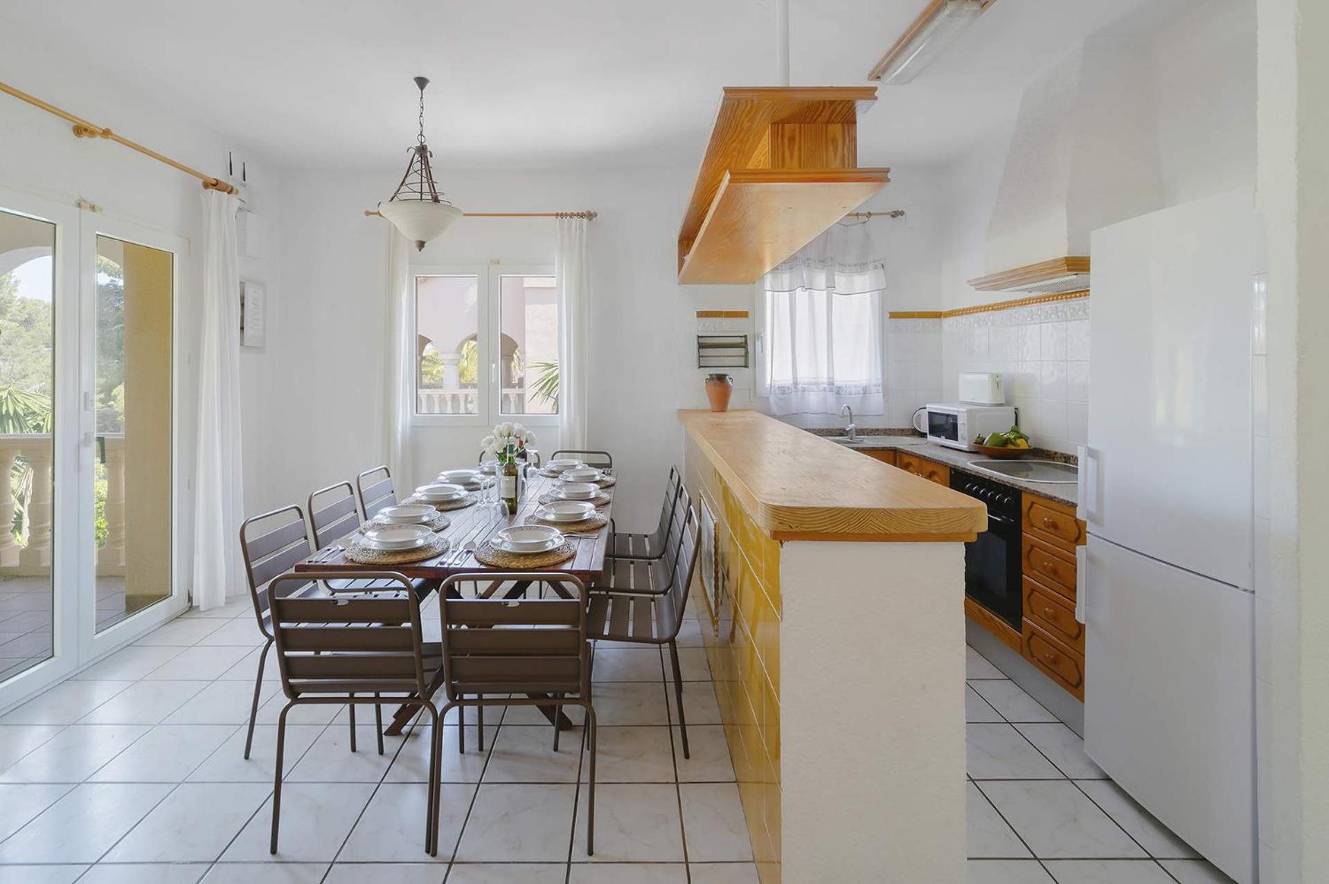 Villa Naranja Blanca by Villa Plus