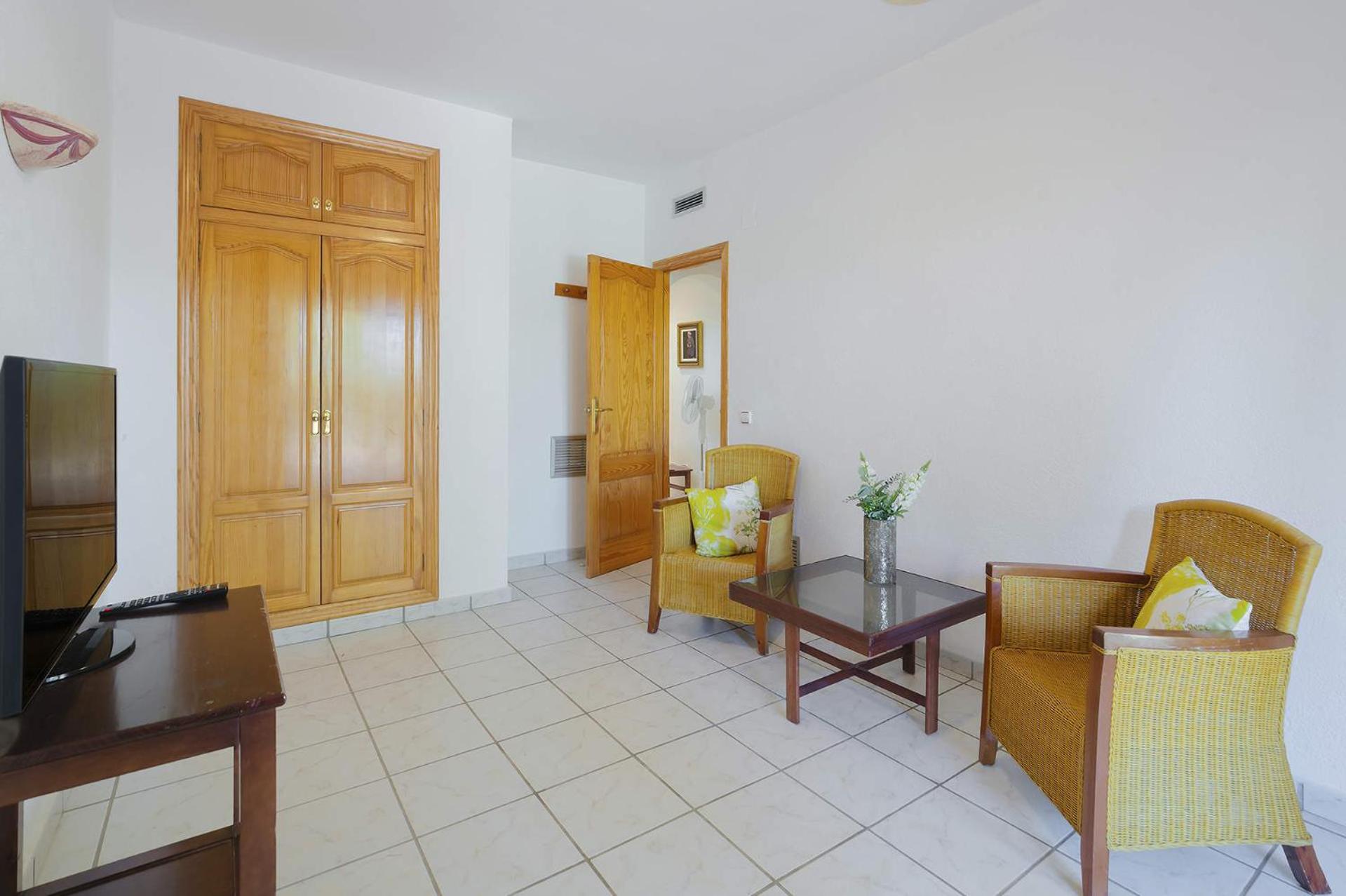 Villa Naranja Blanca by Villa Plus