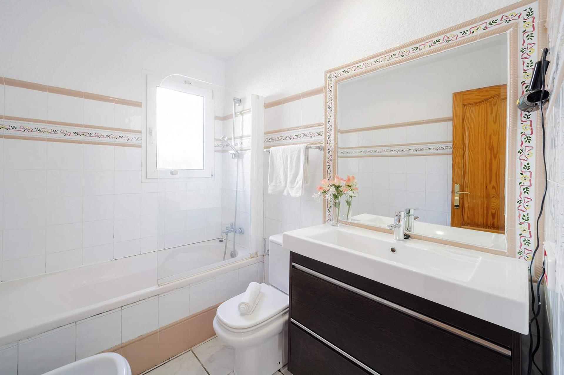 Villa Naranja Blanca by Villa Plus