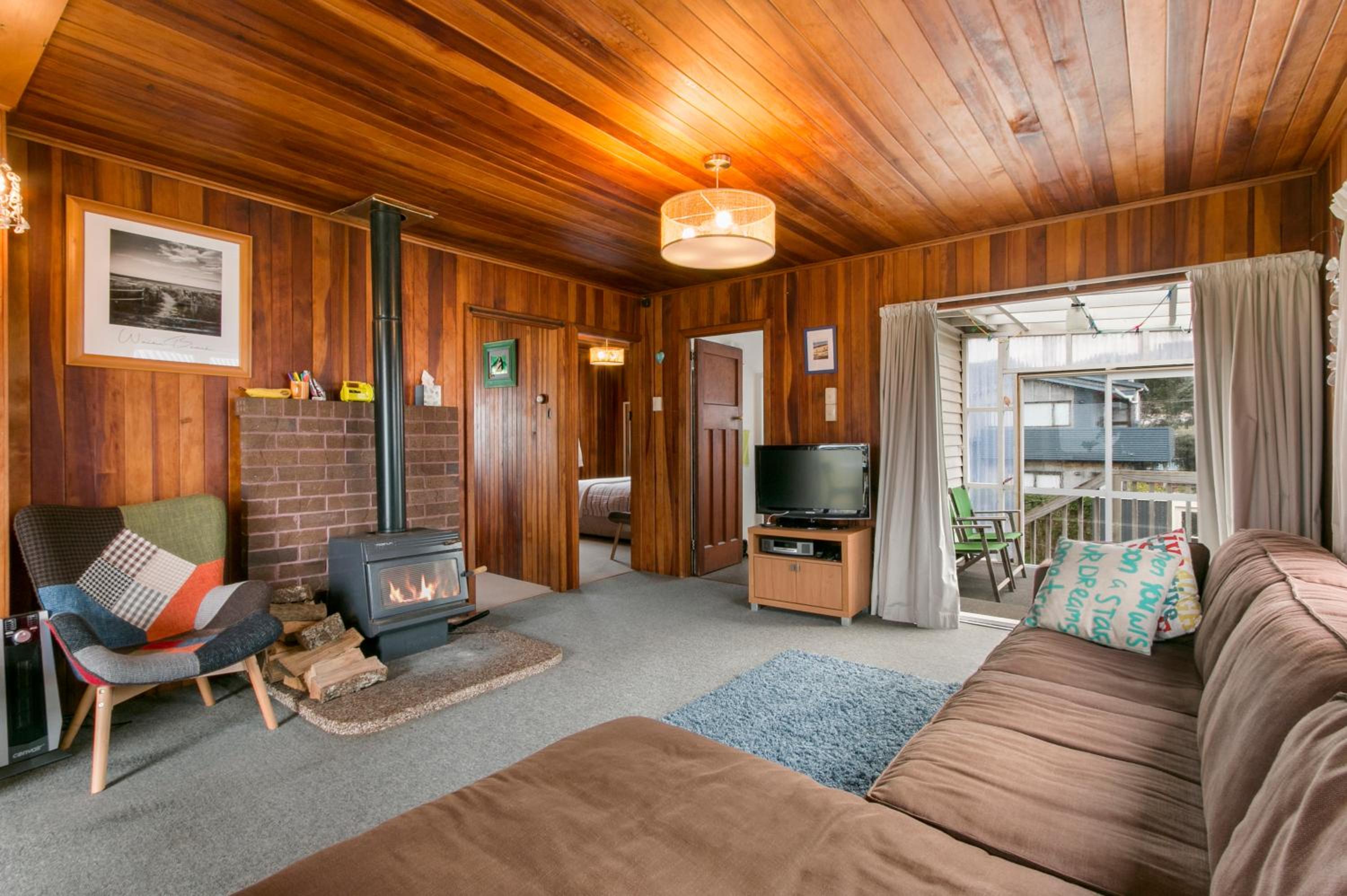 Waihi Charm - Waihi Beach Holiday Home view 4