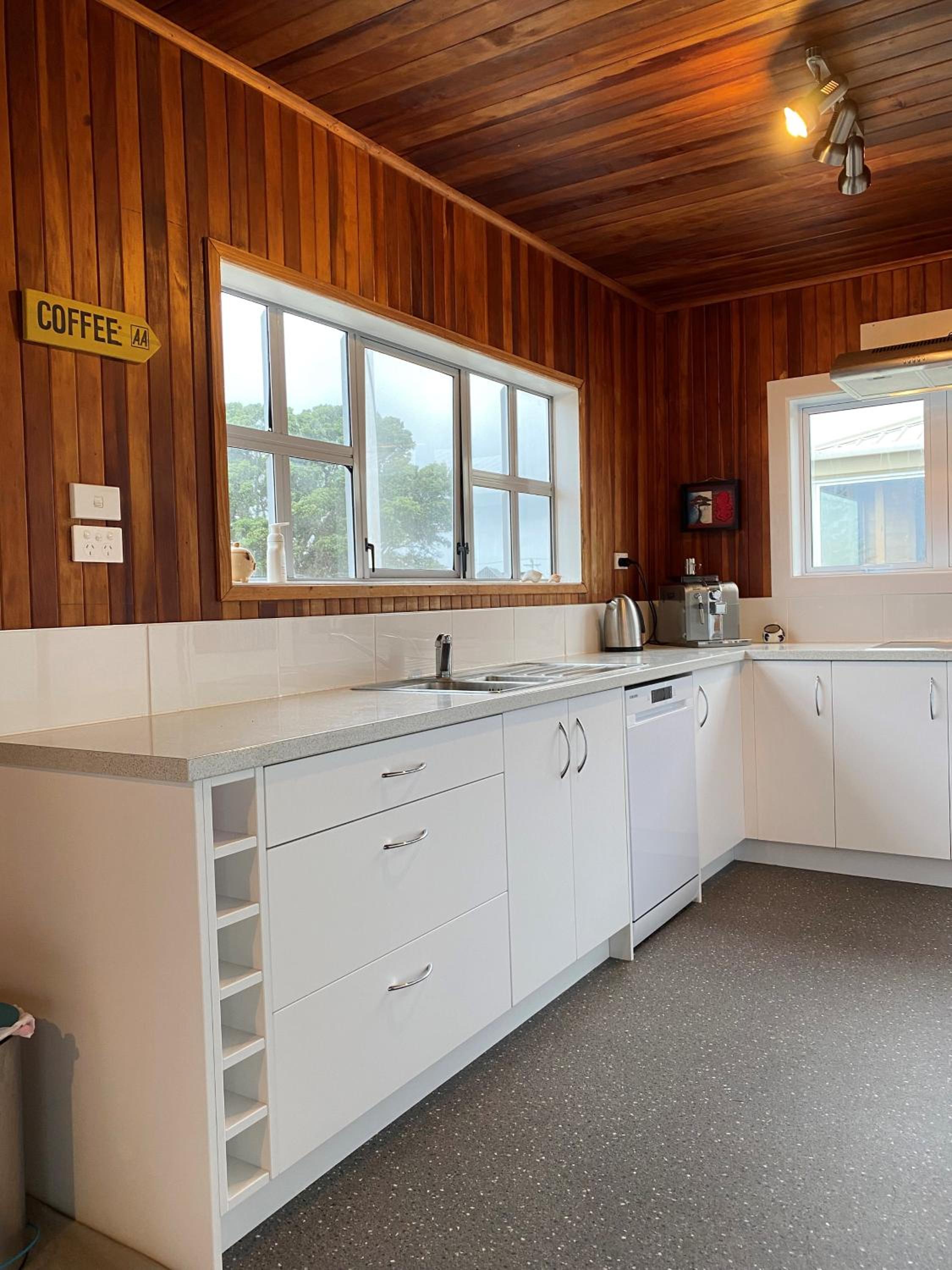 Waihi Charm - Waihi Beach Holiday Home view 5