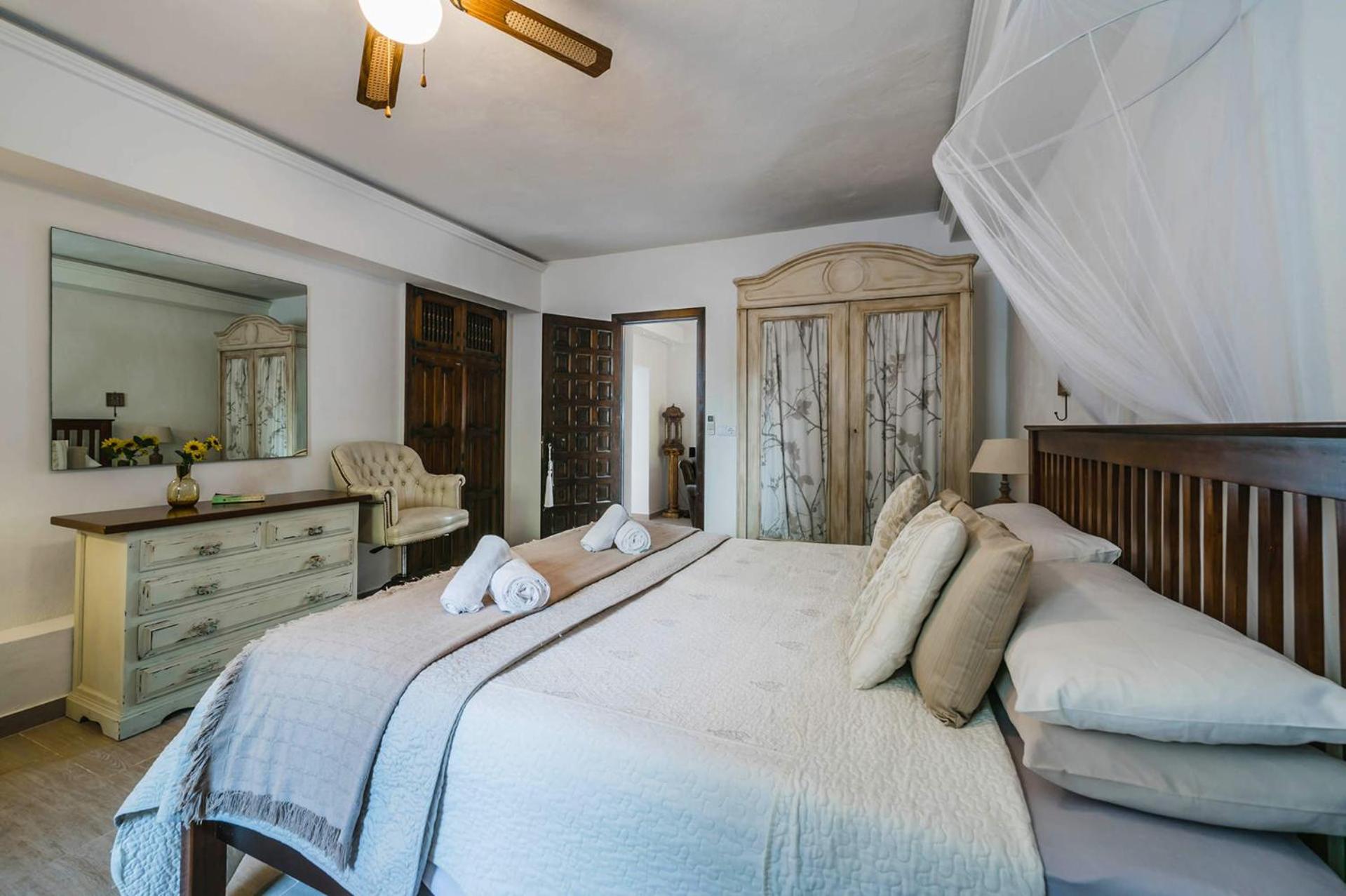 Villa Angeles Blanco by Villa Plus