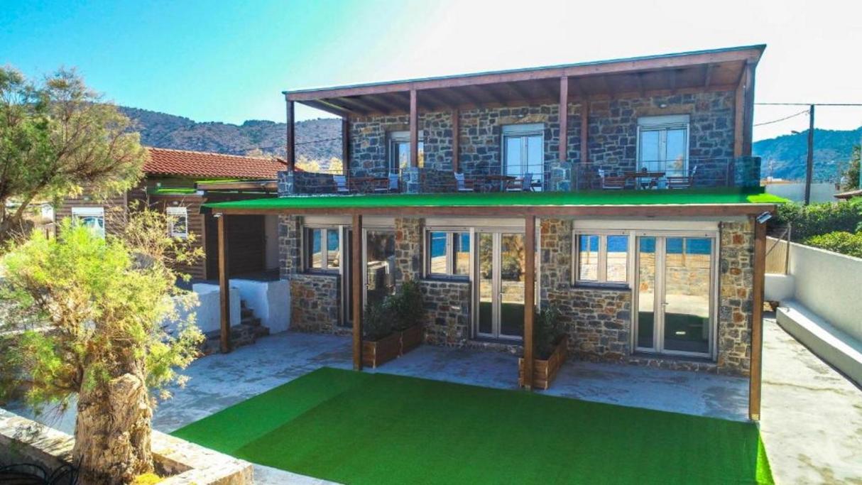TerraZeus - Stone House Beachfront 1 view 4