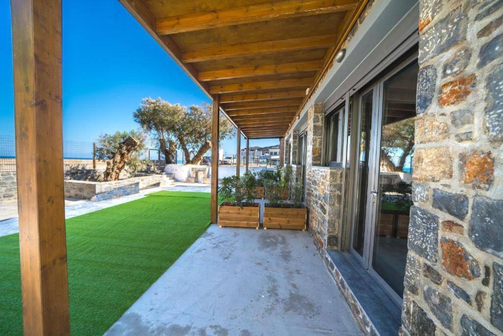 TerraZeus - Stone House Beachfront 2