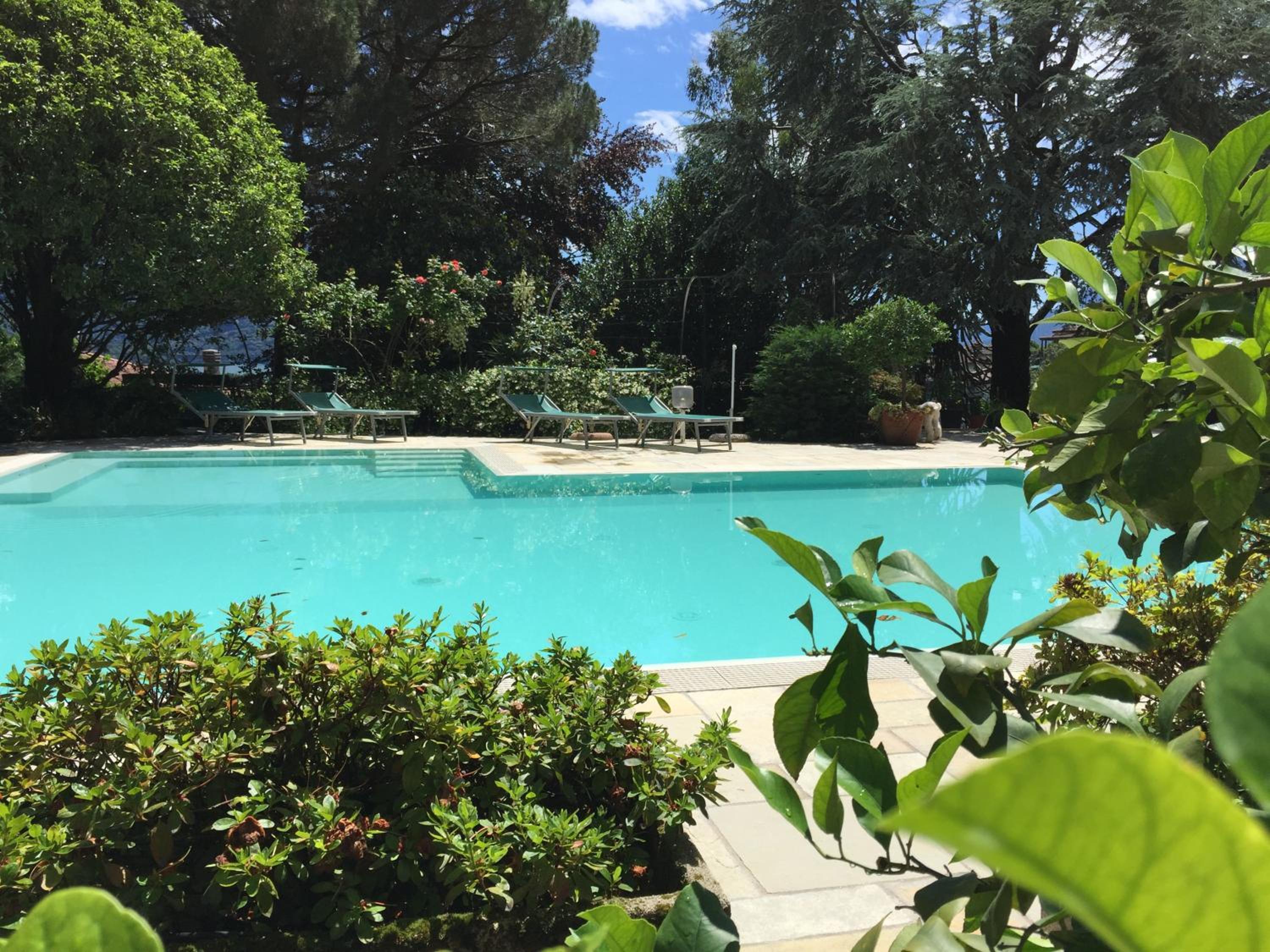 Villa Eden jacuzzi pool & private parking view 5