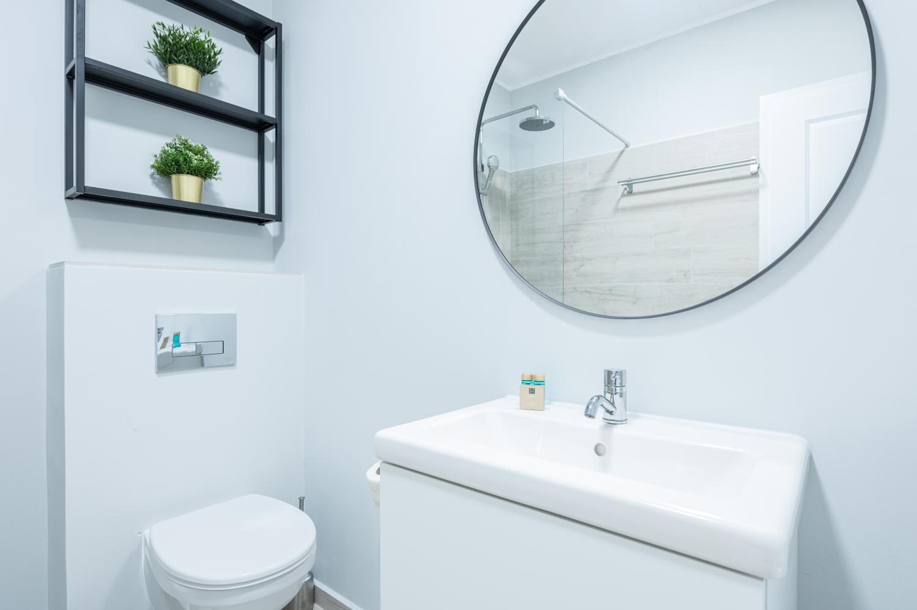 Ceyrat Flat en Oradea — bathroom