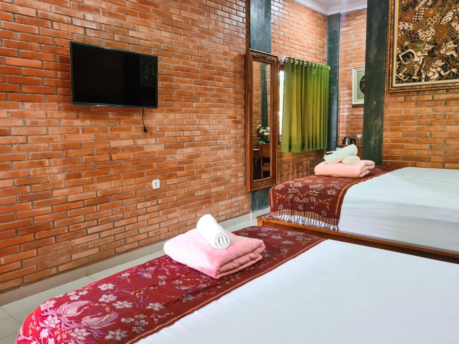 Ndalem Suryo Saptono Guest House view 3