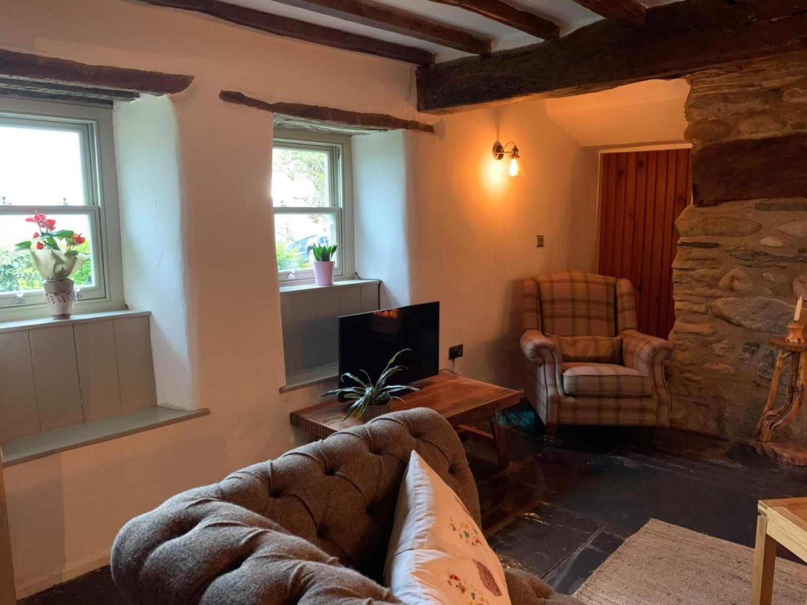 Idlewild Animal Sanctuary Farmhouse stay - Charity view 5