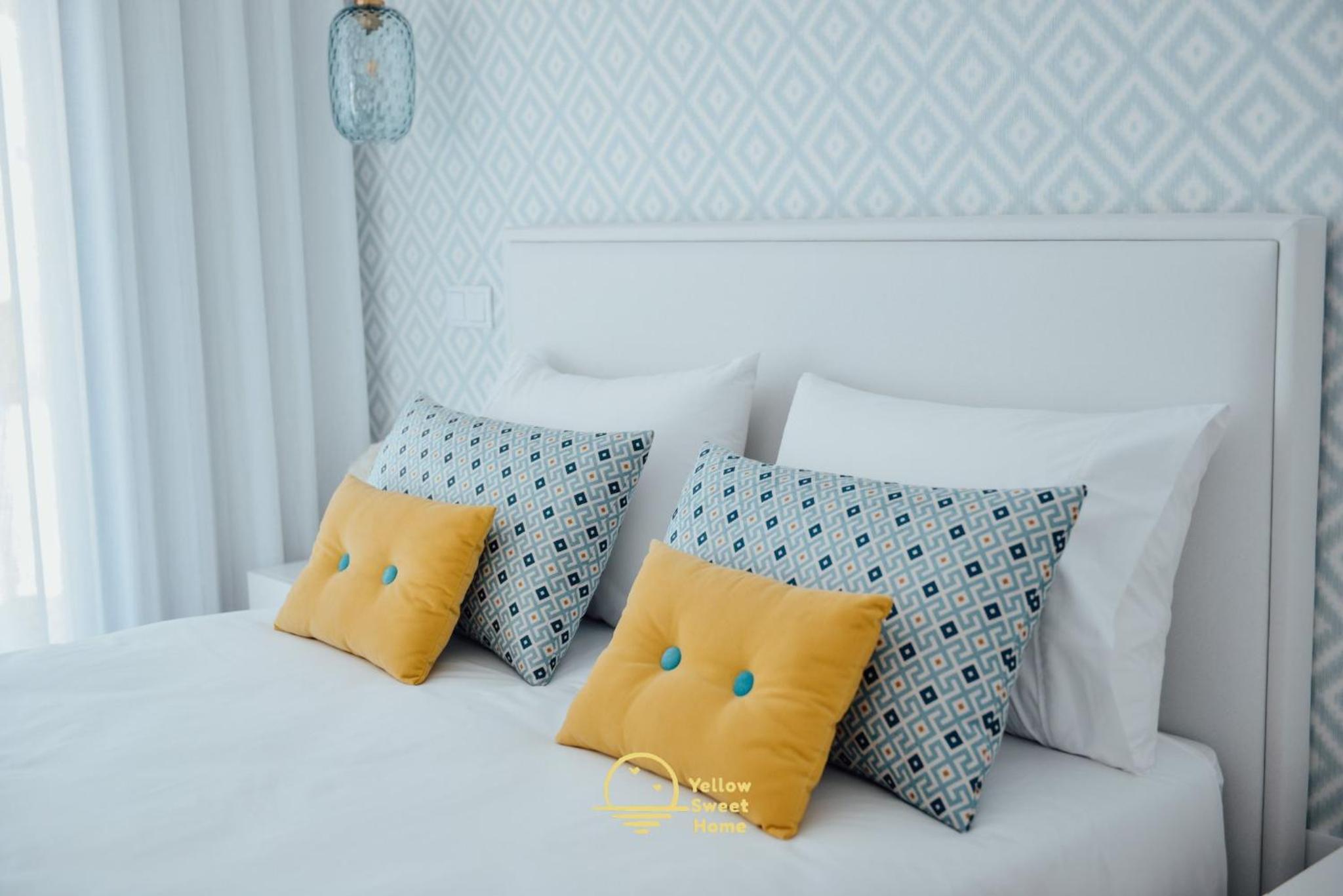 Yellow Sweet Home - Maria, Beatriz e Marbia