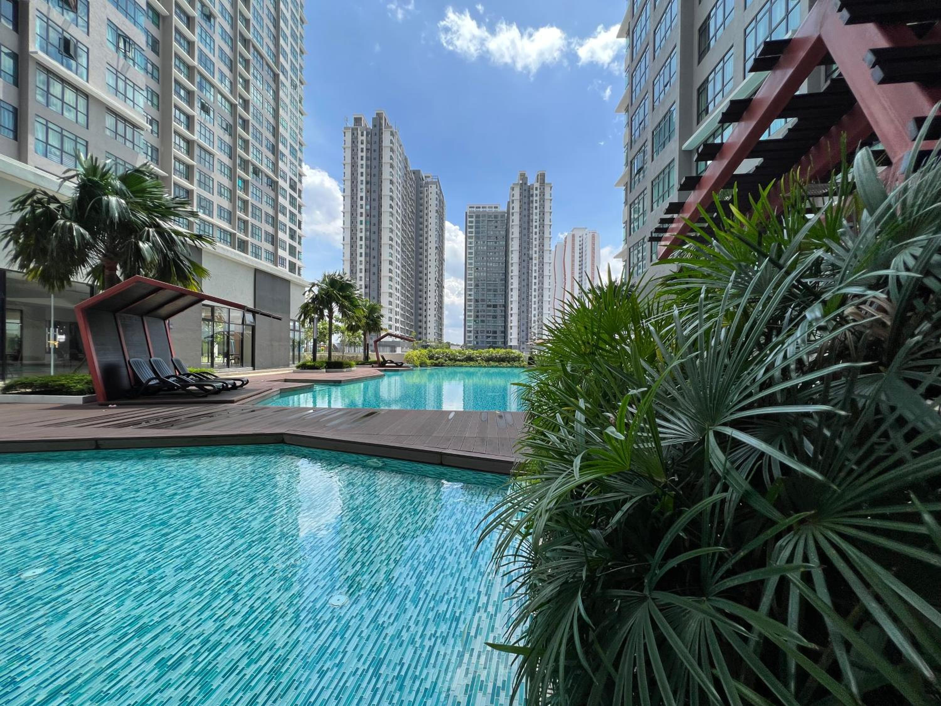 Luxurious Rustic Suite Conezion Botanical Garden IOI City Mall Putrajaya 5 plus 1 Paxs 3 Rooms 2 Baths