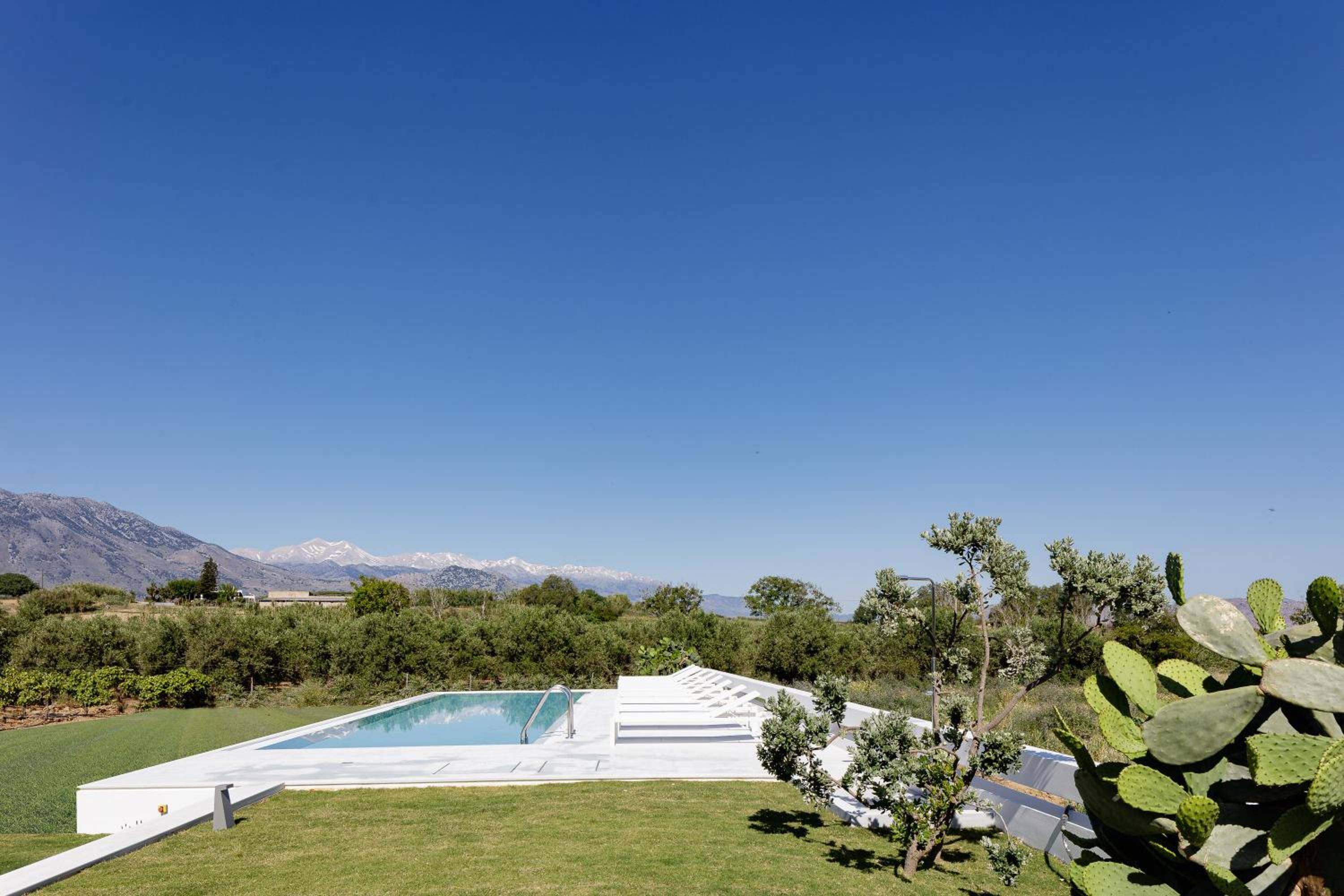 Mikro Livadi Special Lodges - Has an Eco Salt water pool - 150m from the beach