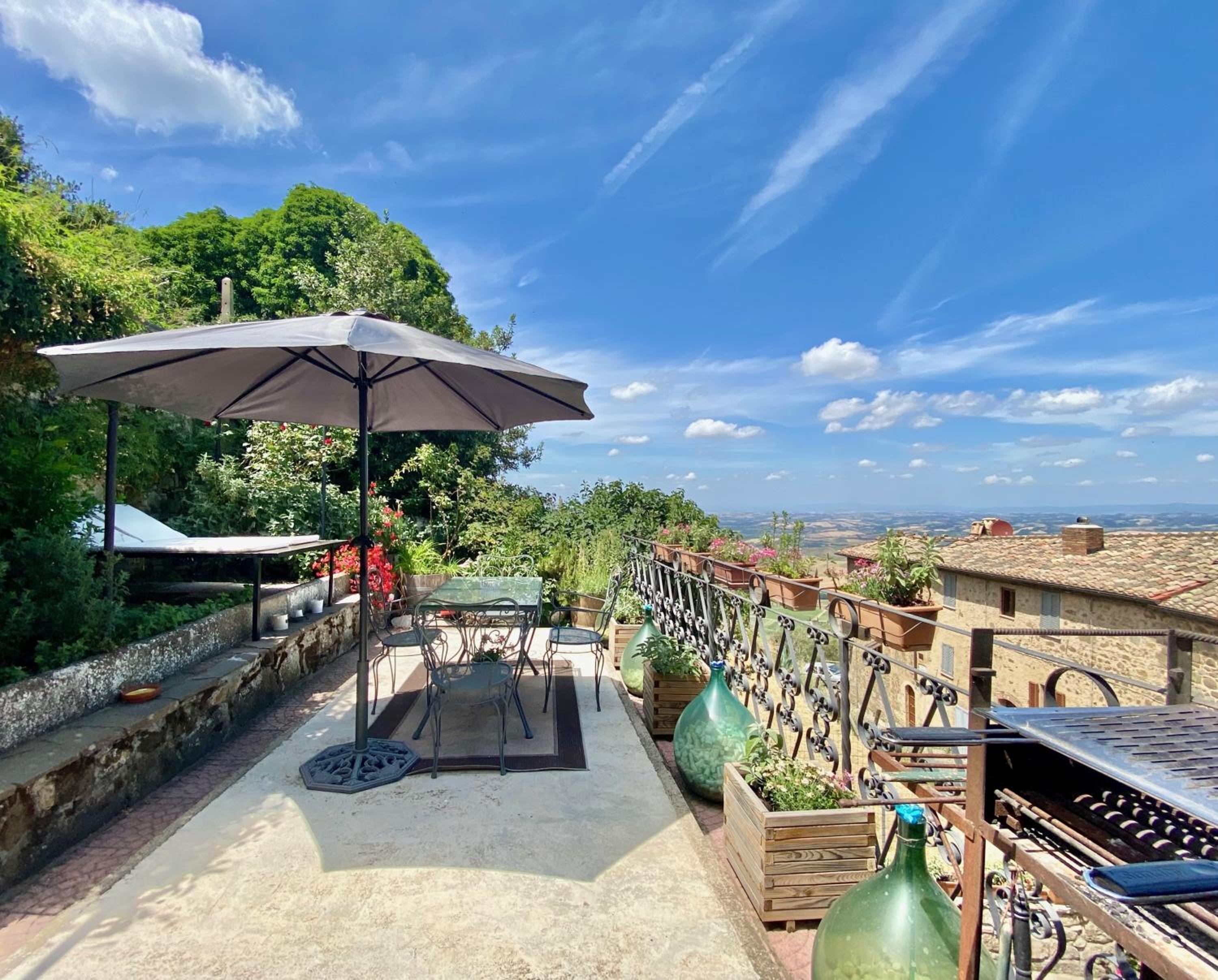 Hotel Panoramic Nest In Montalcino - Image 1