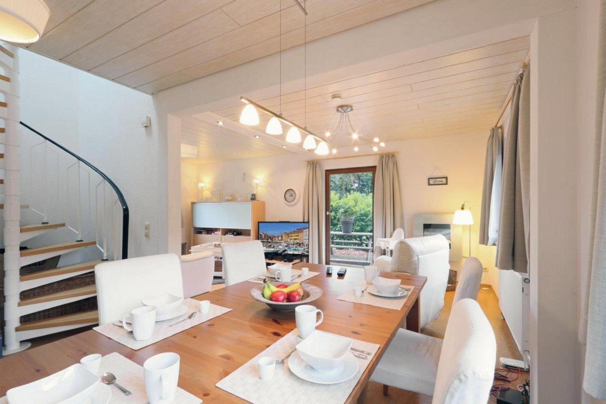 Ferienhaus mit Sauna direkt am Waldrand, See, Wald und Ruhe