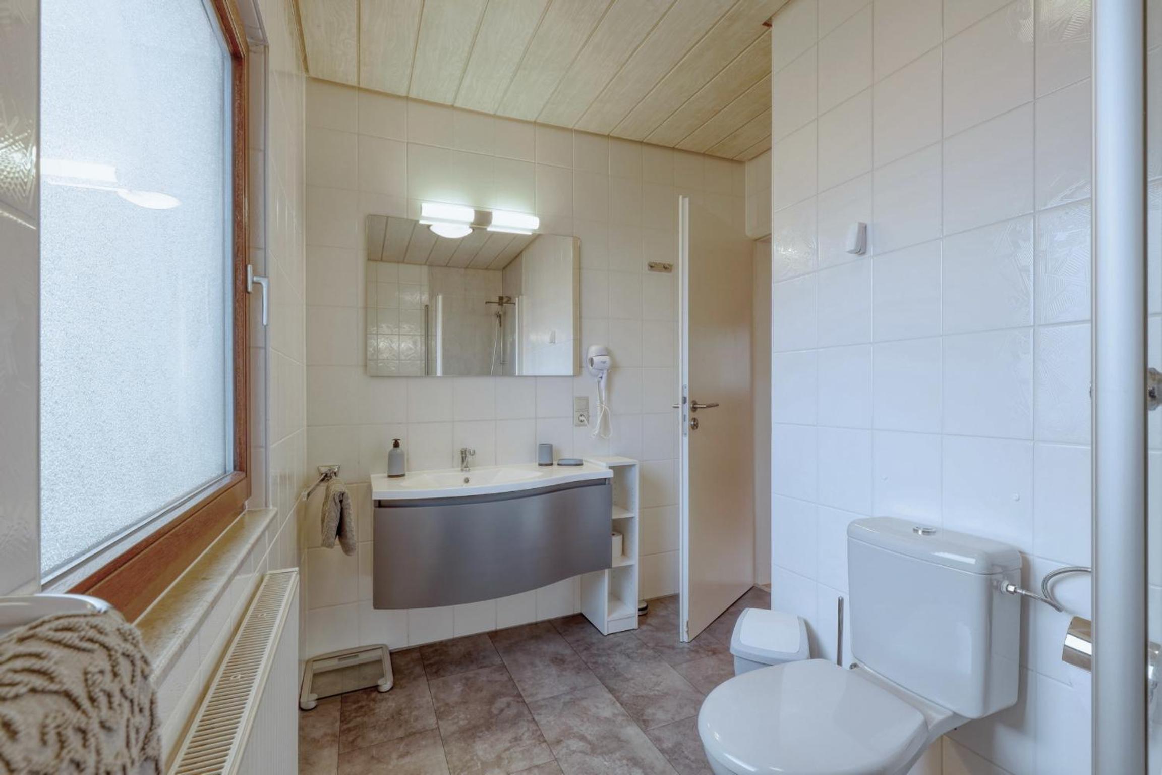 Ferienhaus mit Sauna direkt am Waldrand, See, Wald und Ruhe