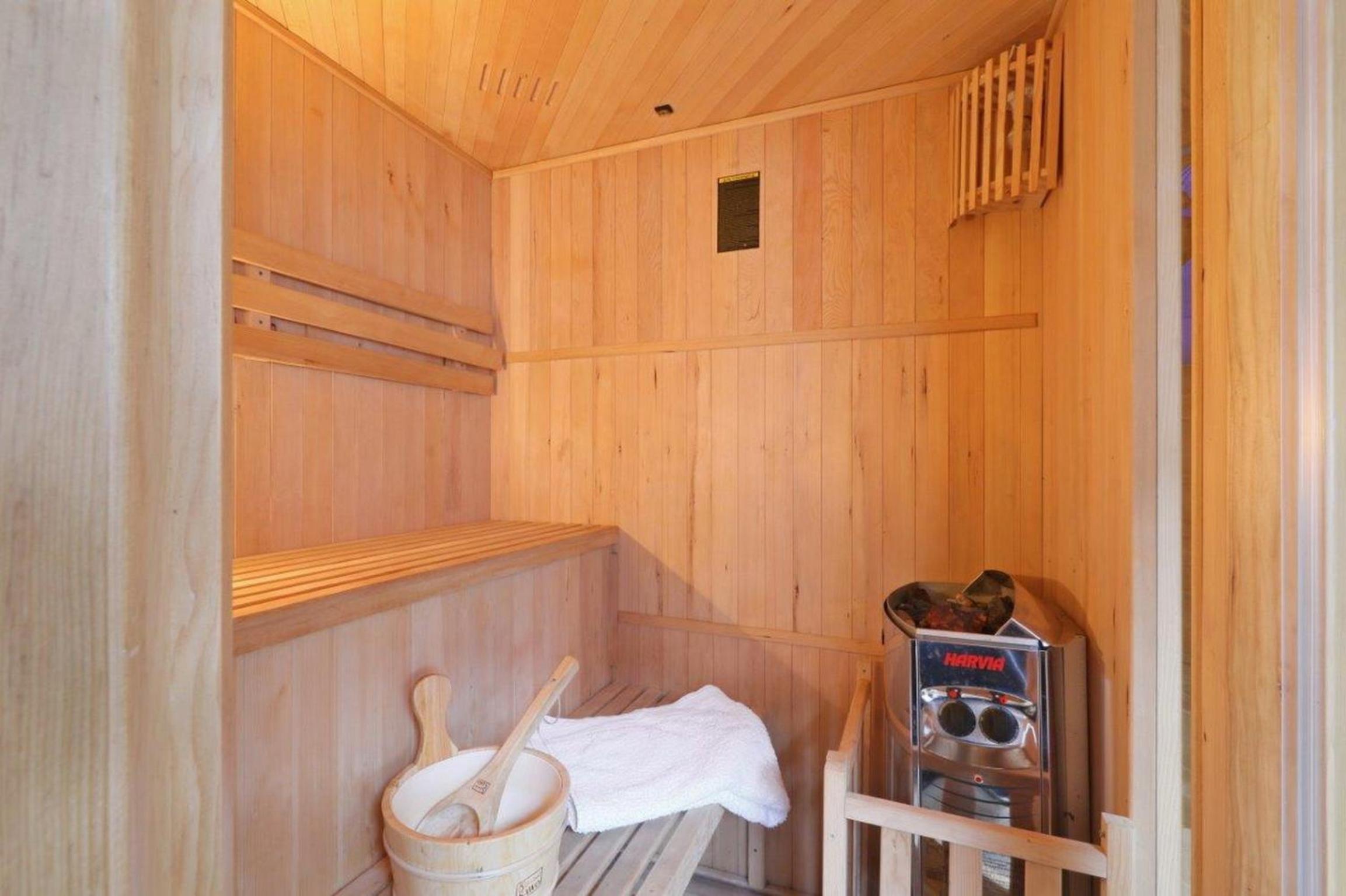 Ferienhaus mit Sauna direkt am Waldrand, See, Wald und Ruhe