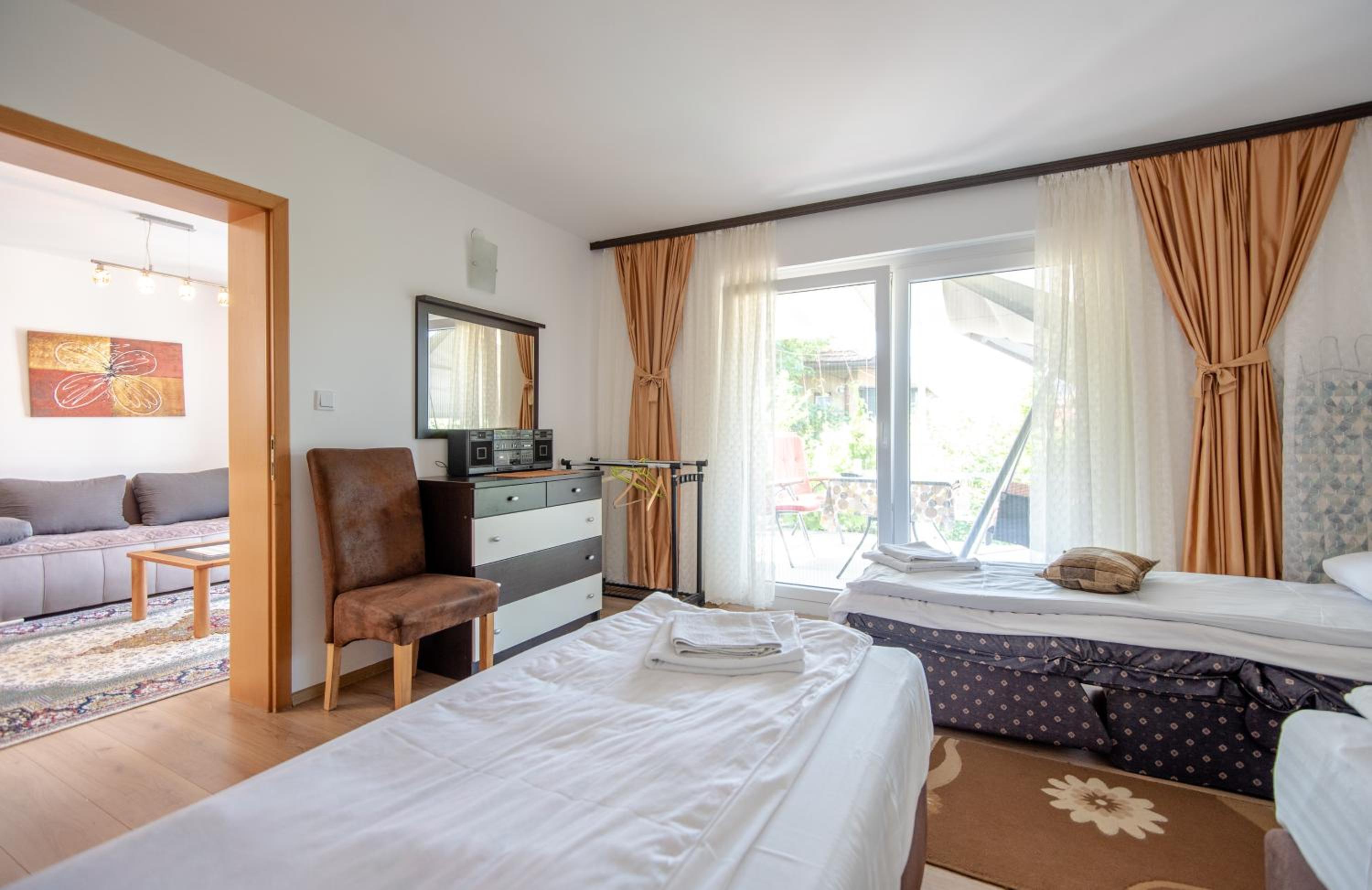 Apartman MirA