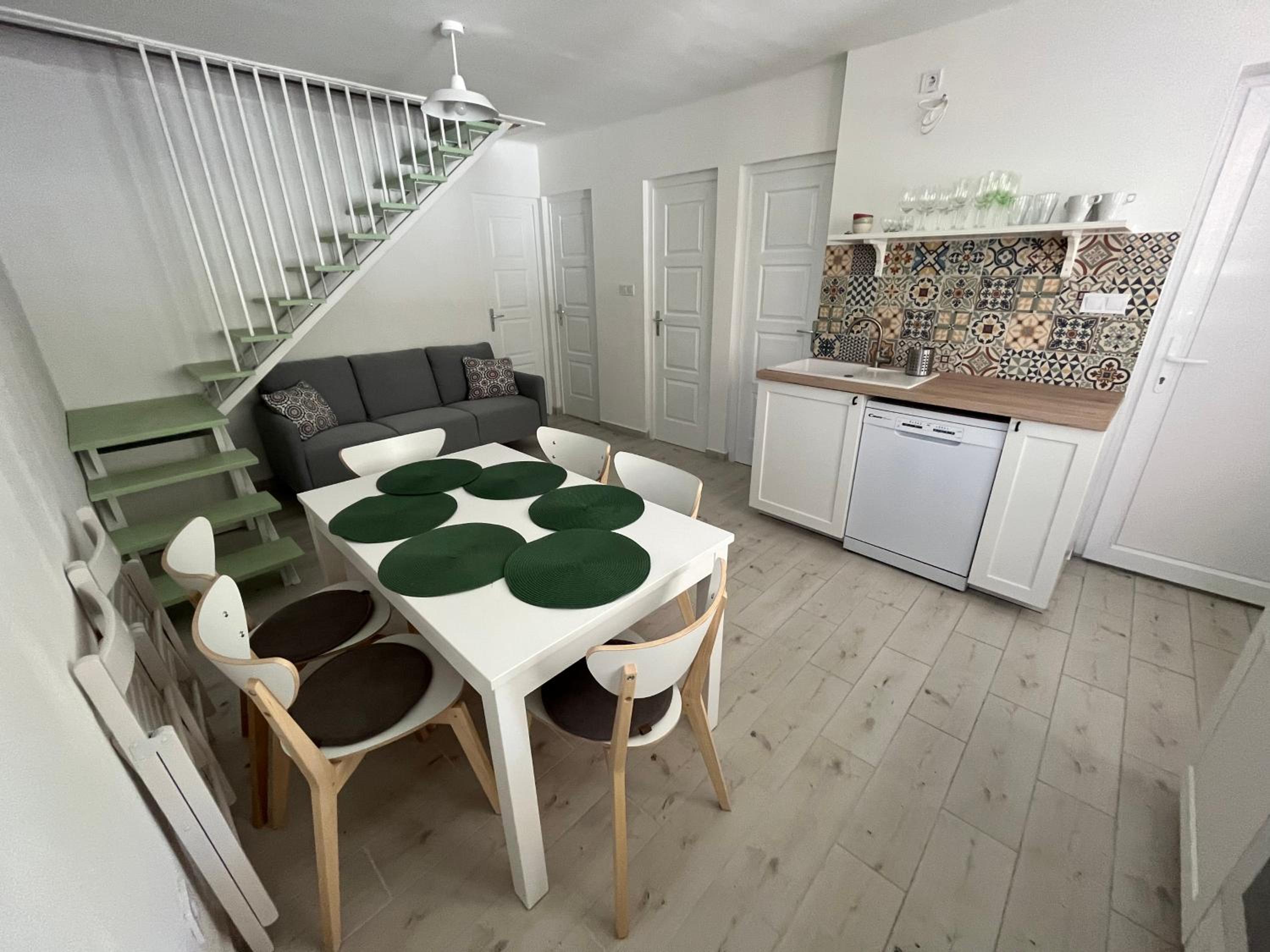 Helló Zsóry Apartman view 4