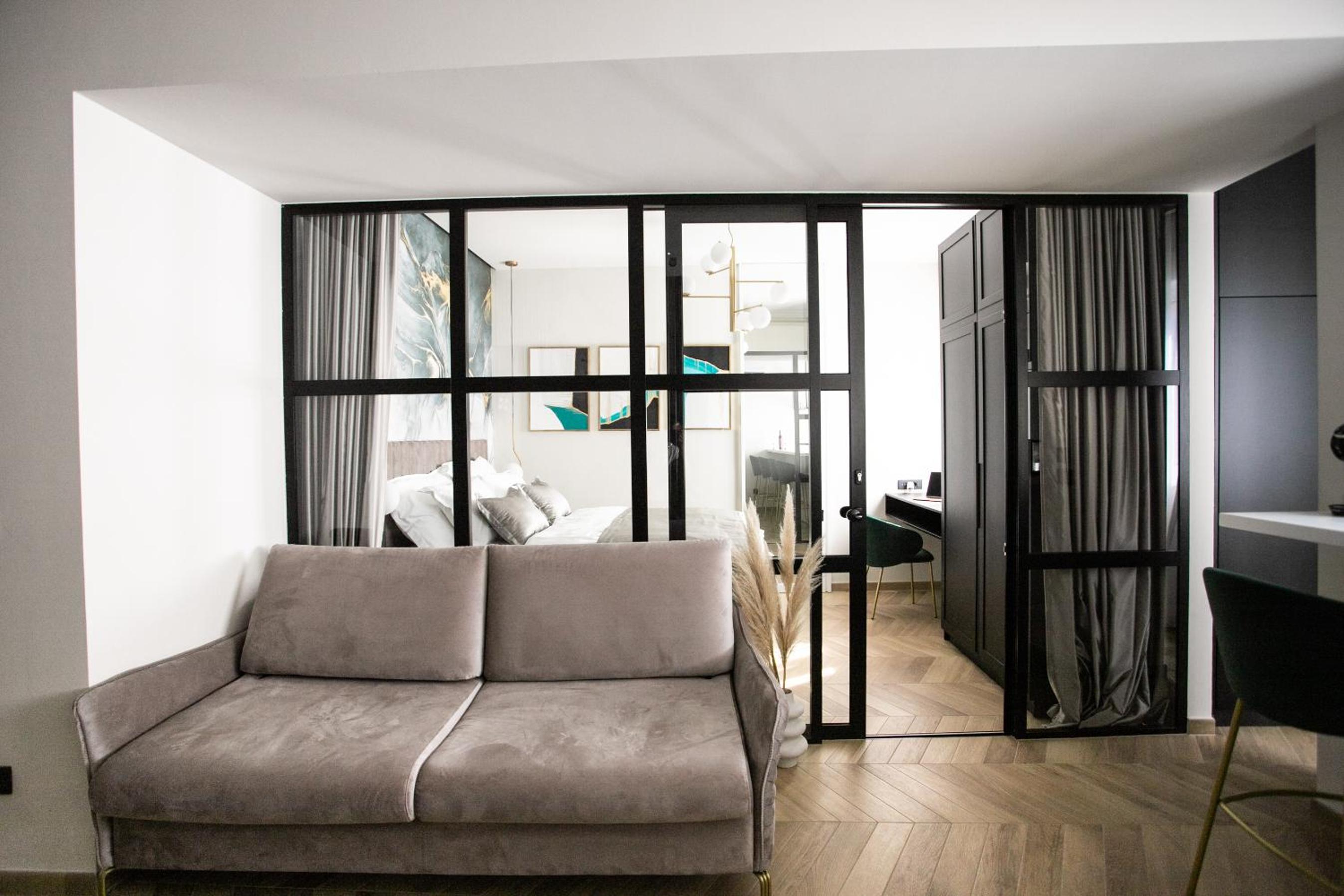 Prestigious Downtown Apartment photo 3