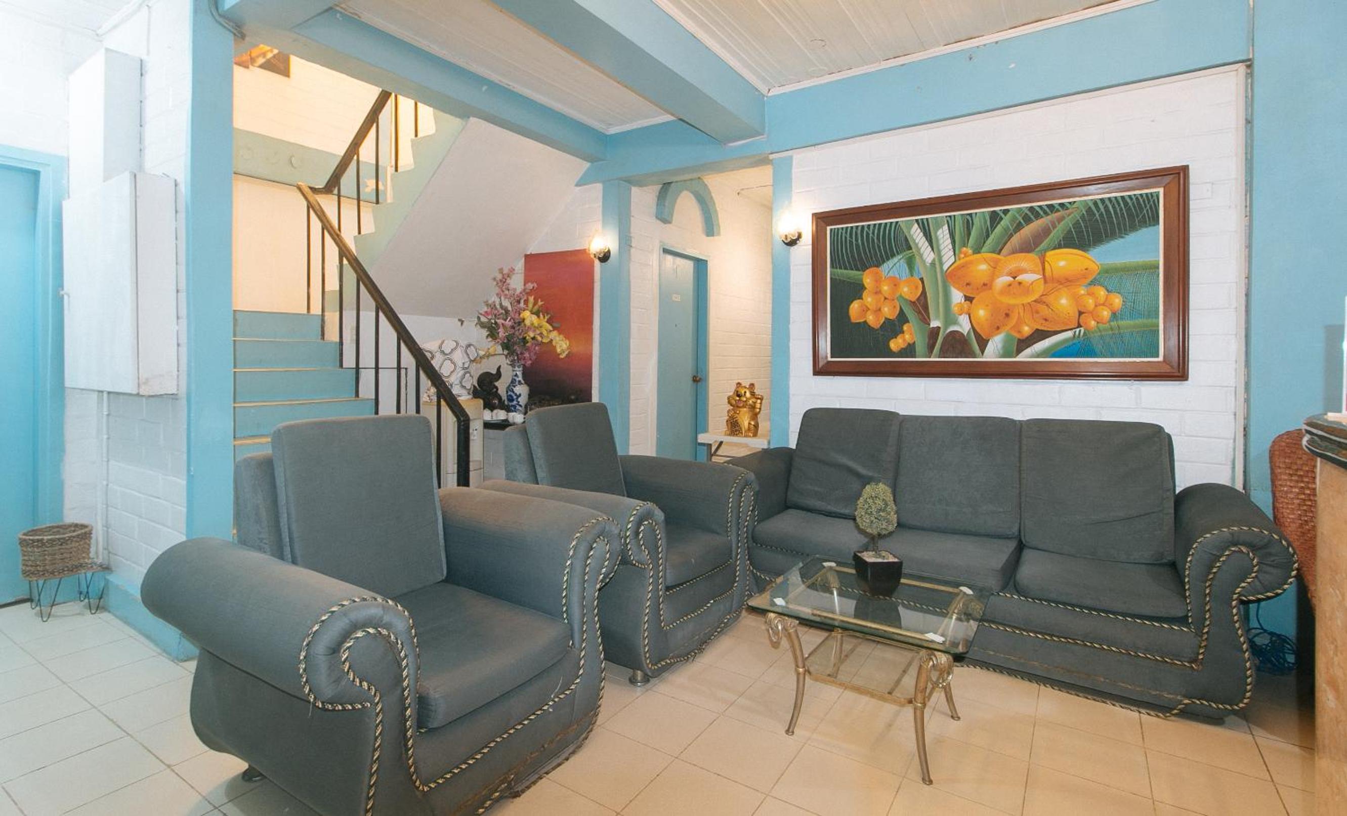 RedDoorz at La Maria Pension And Tourist Inn