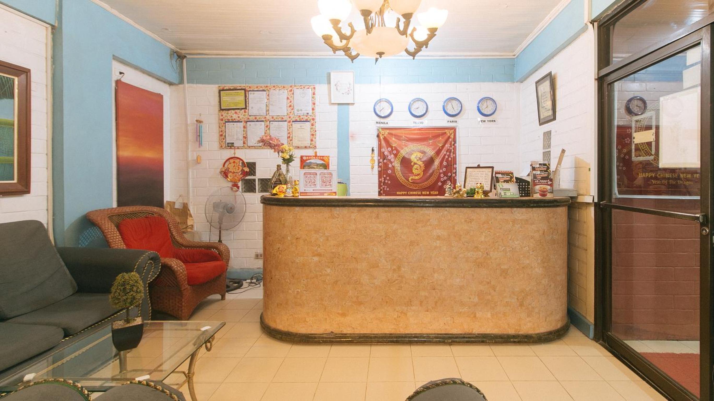 RedDoorz at La Maria Pension And Tourist Inn