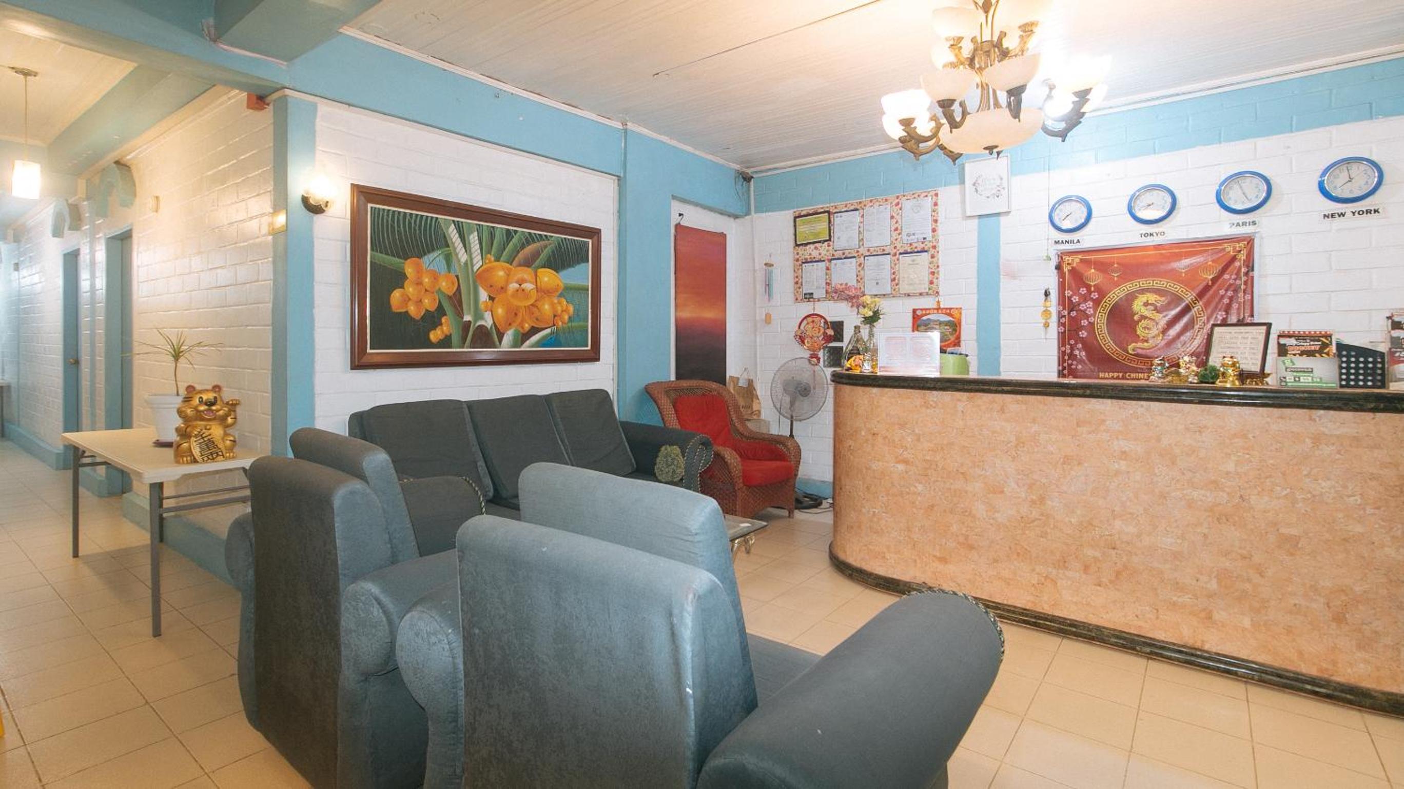 RedDoorz at La Maria Pension And Tourist Inn