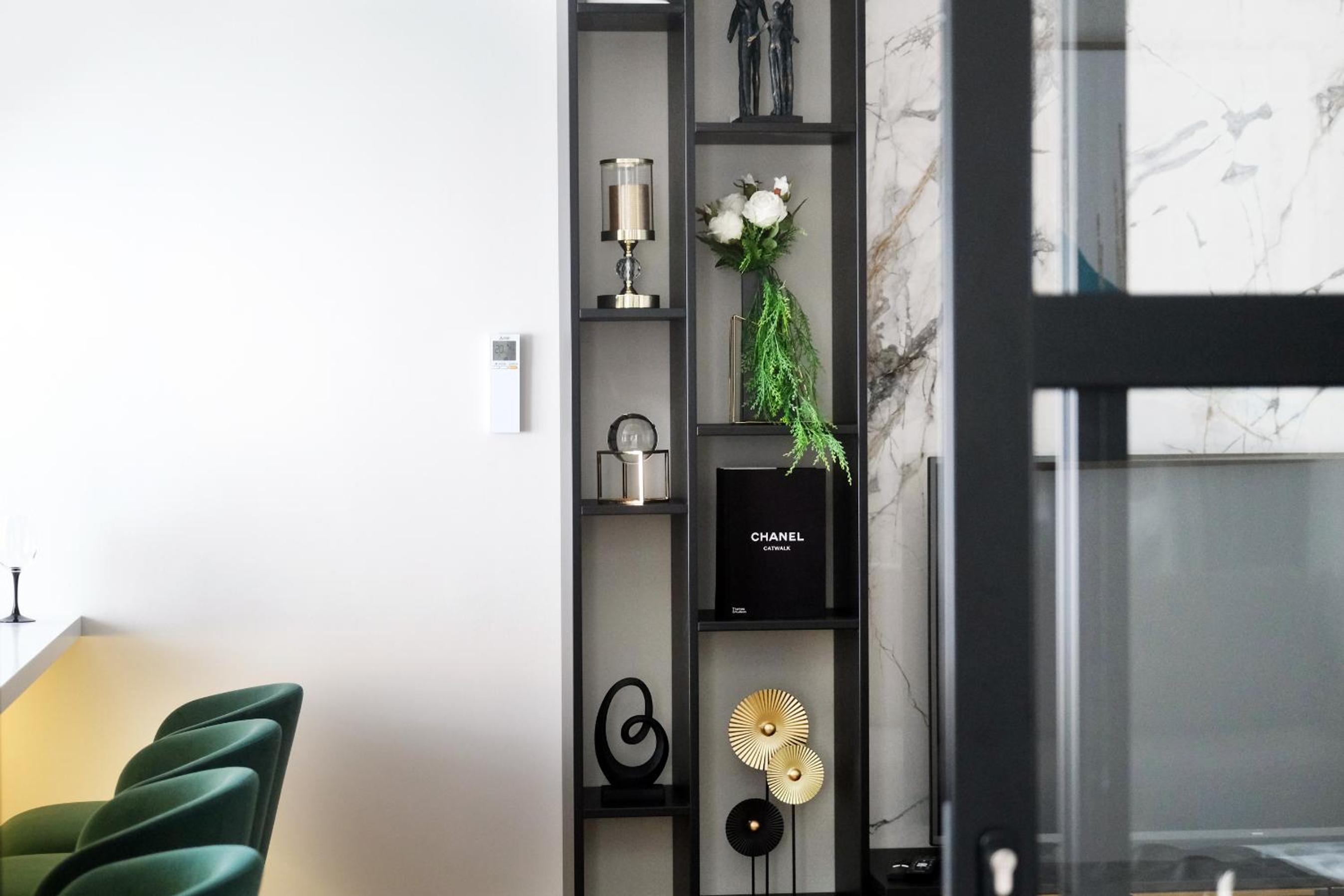 Prestigious Downtown Apartment photo 5