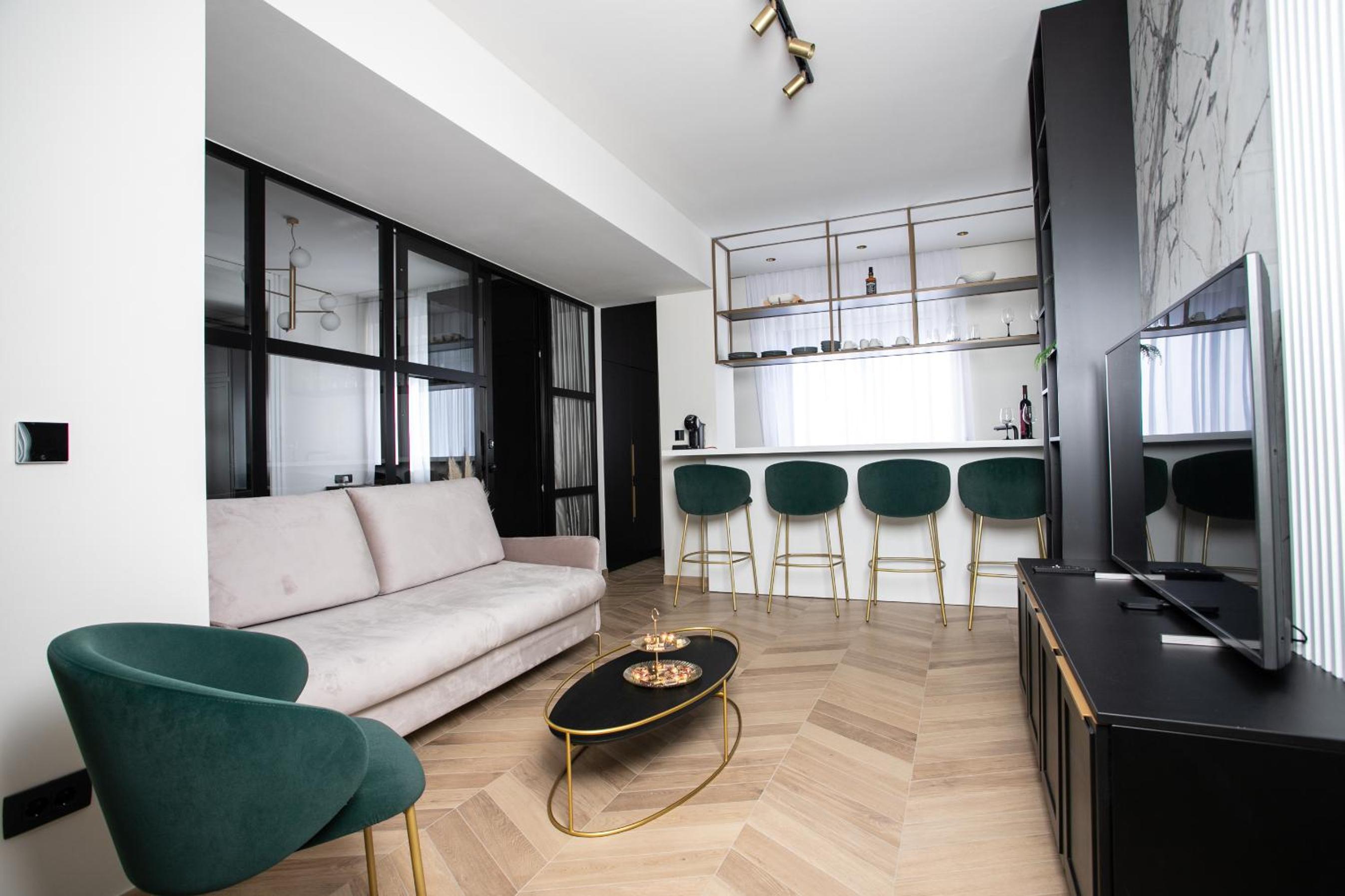 Prestigious Downtown Apartment photo 5