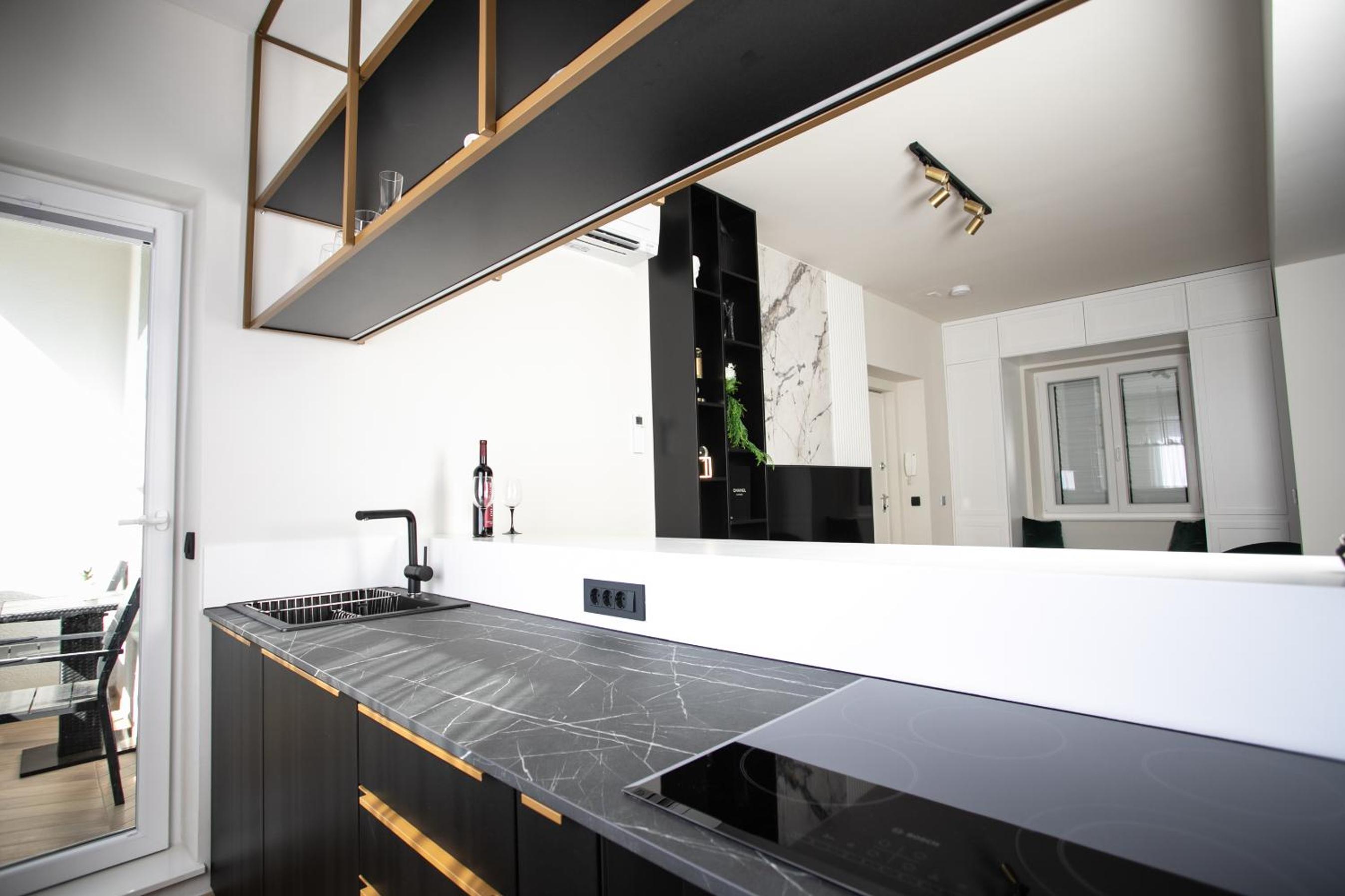 Prestigious Downtown Apartment en Split — kitchen