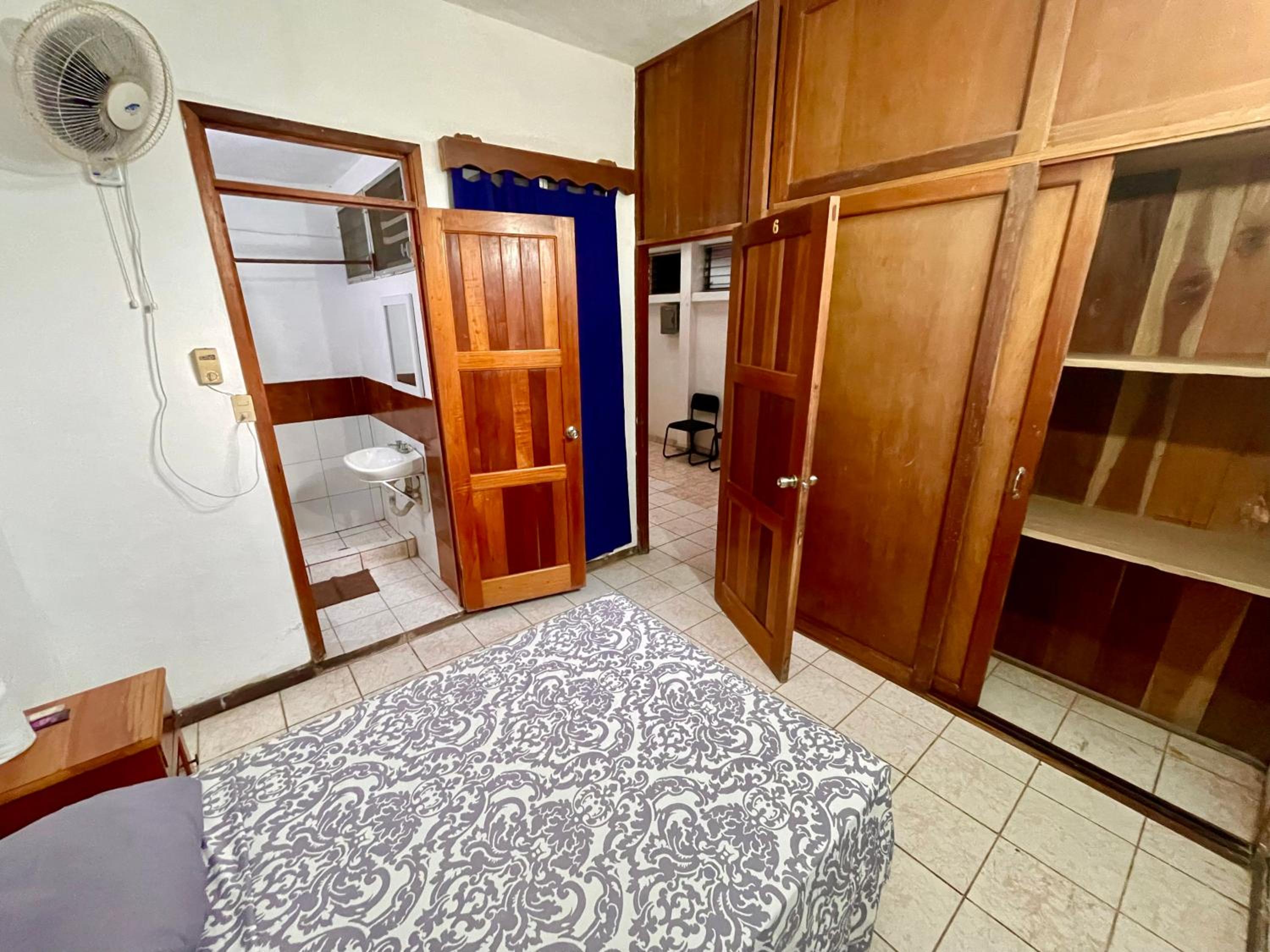 Hostal Inn 1 view 5