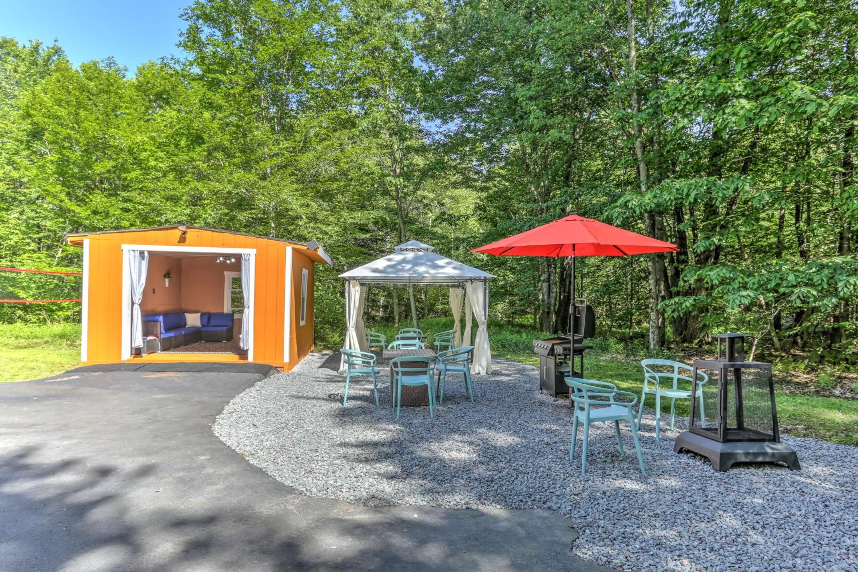 Simply Stunning 4BD House Among Lakes with Gameroom & Sauna view 4