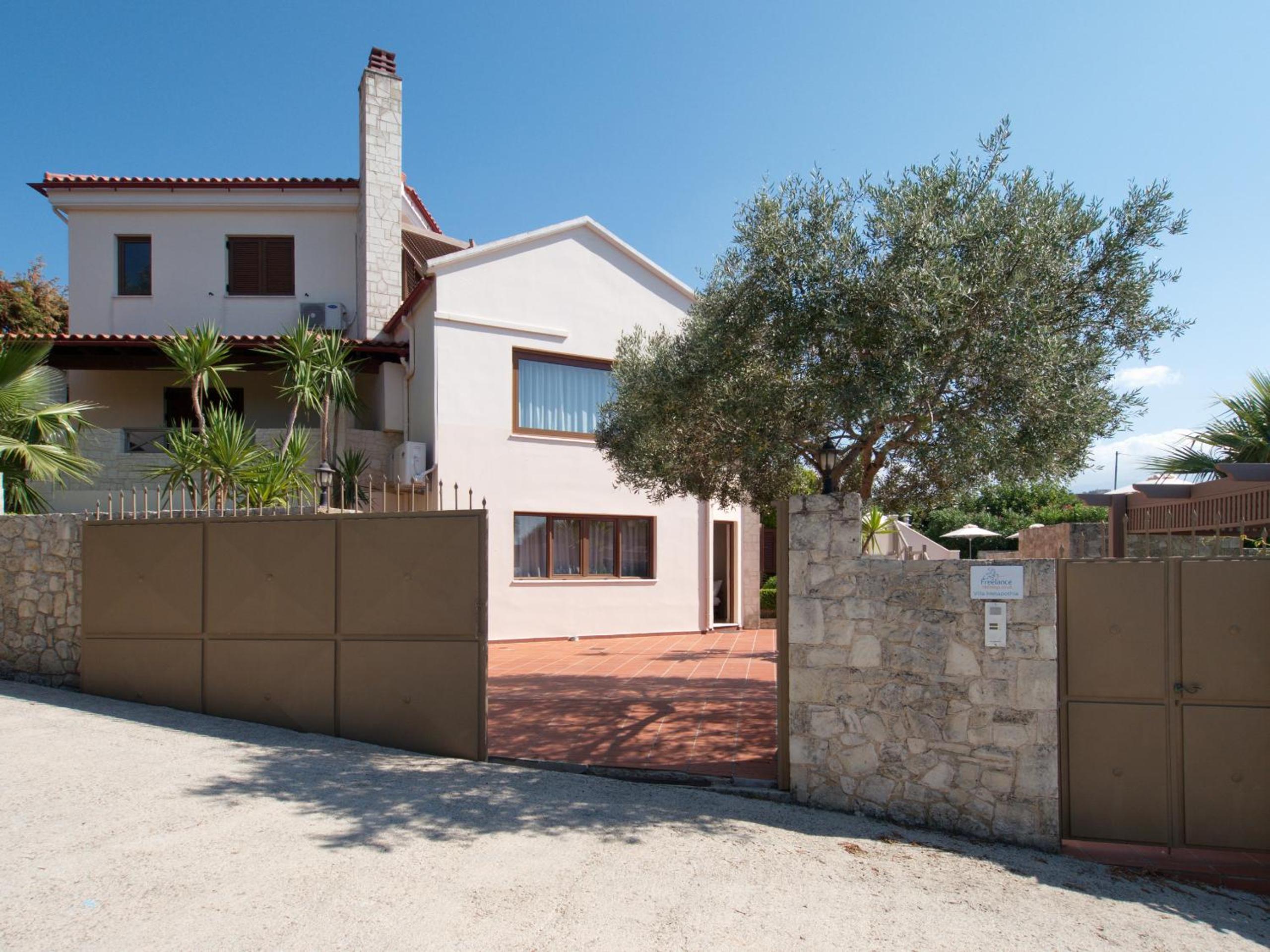 Villa Metapothia Gavalochori Crete view 3