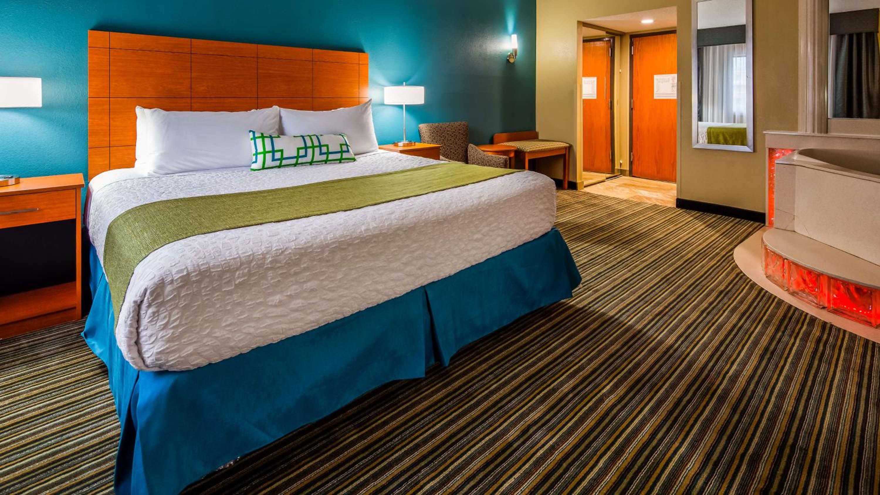 Detroit Vacations - Best Western Warren Hotel - Property Image 3