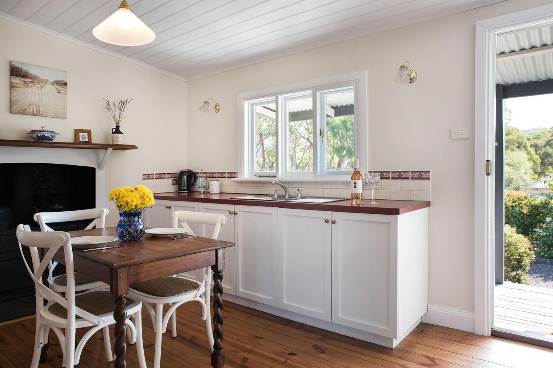 Koovelly Spa - romantic country cottage view 4