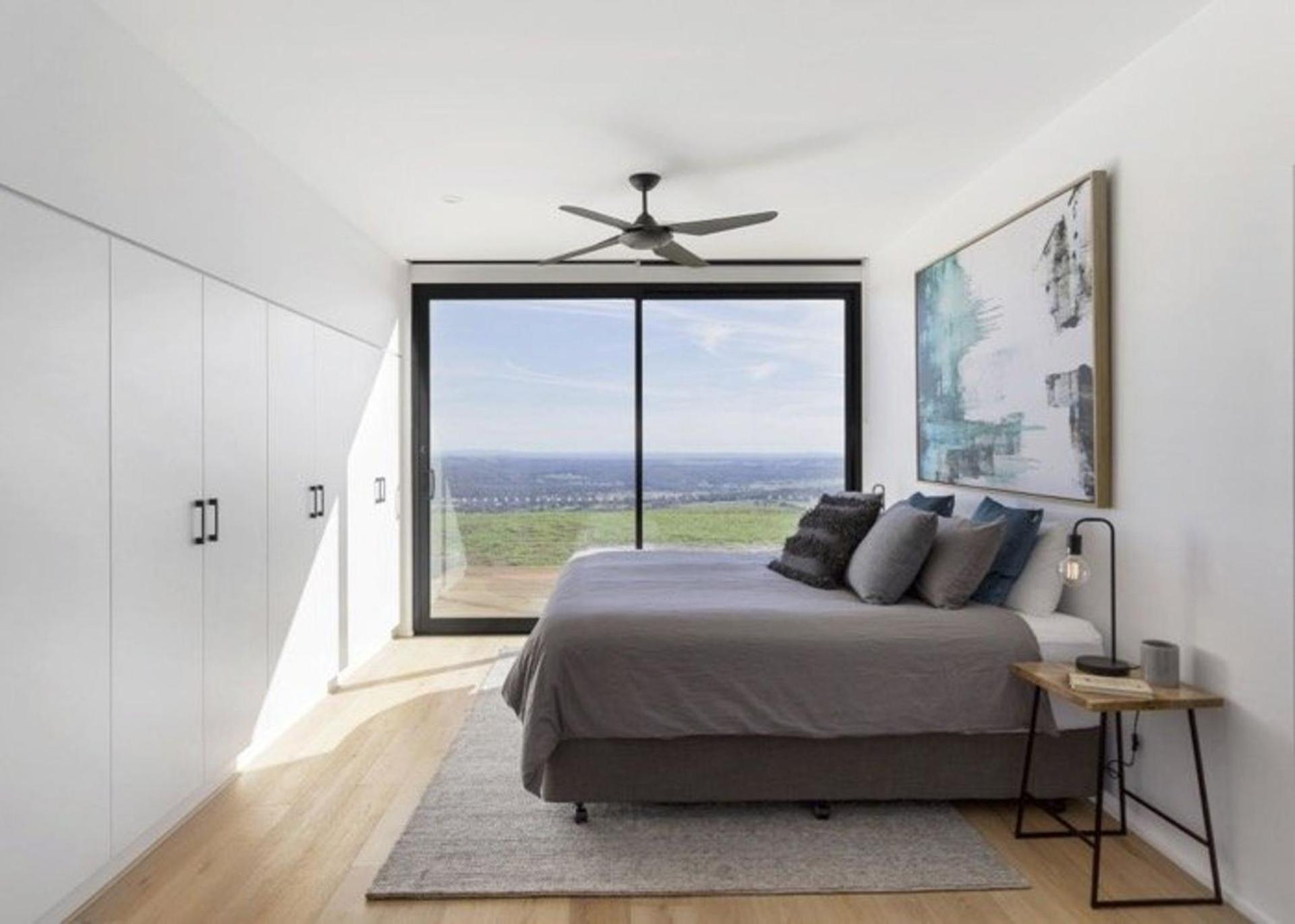 Sky High- iconic ridge-top retreat