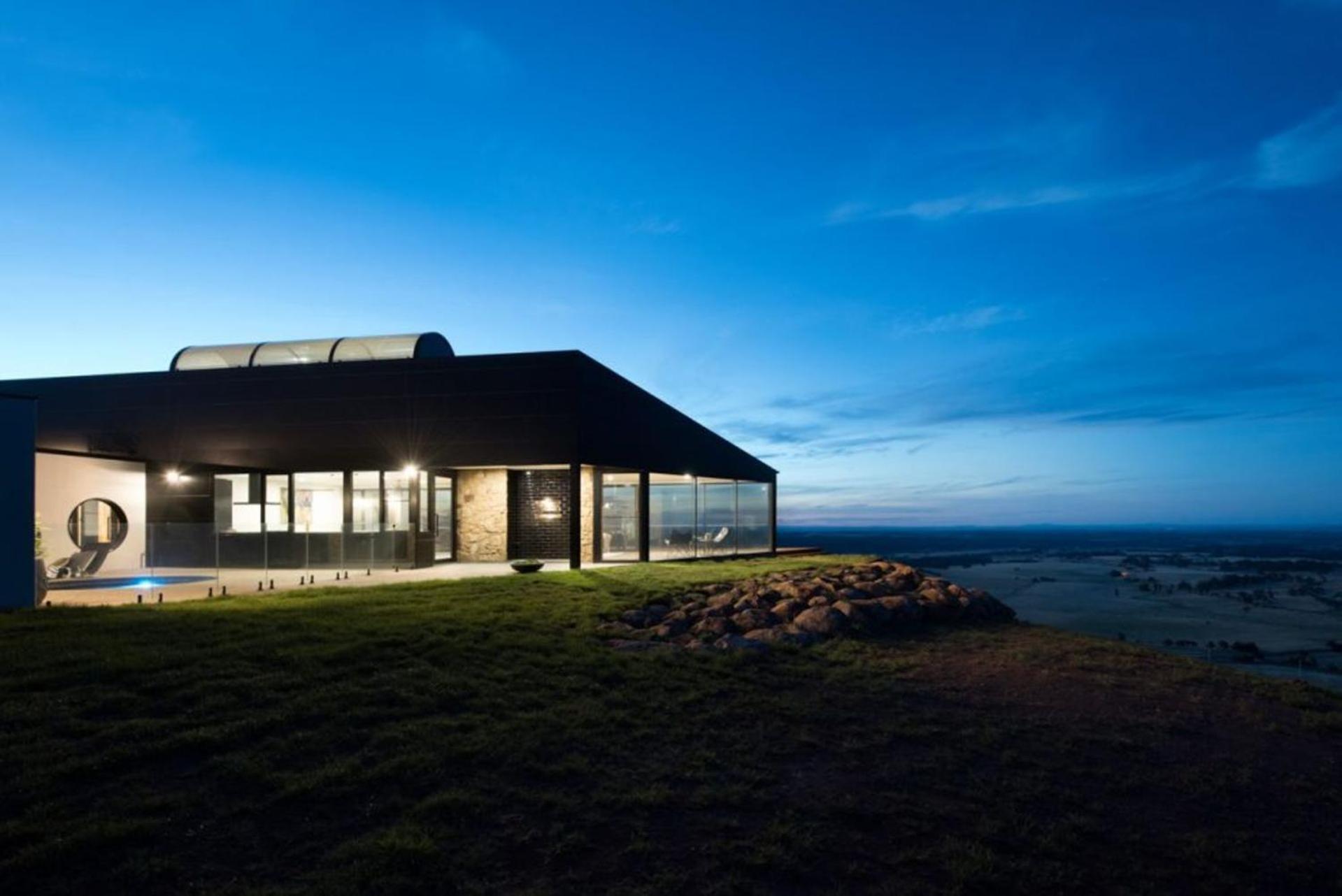 Sky High- iconic ridge-top retreat