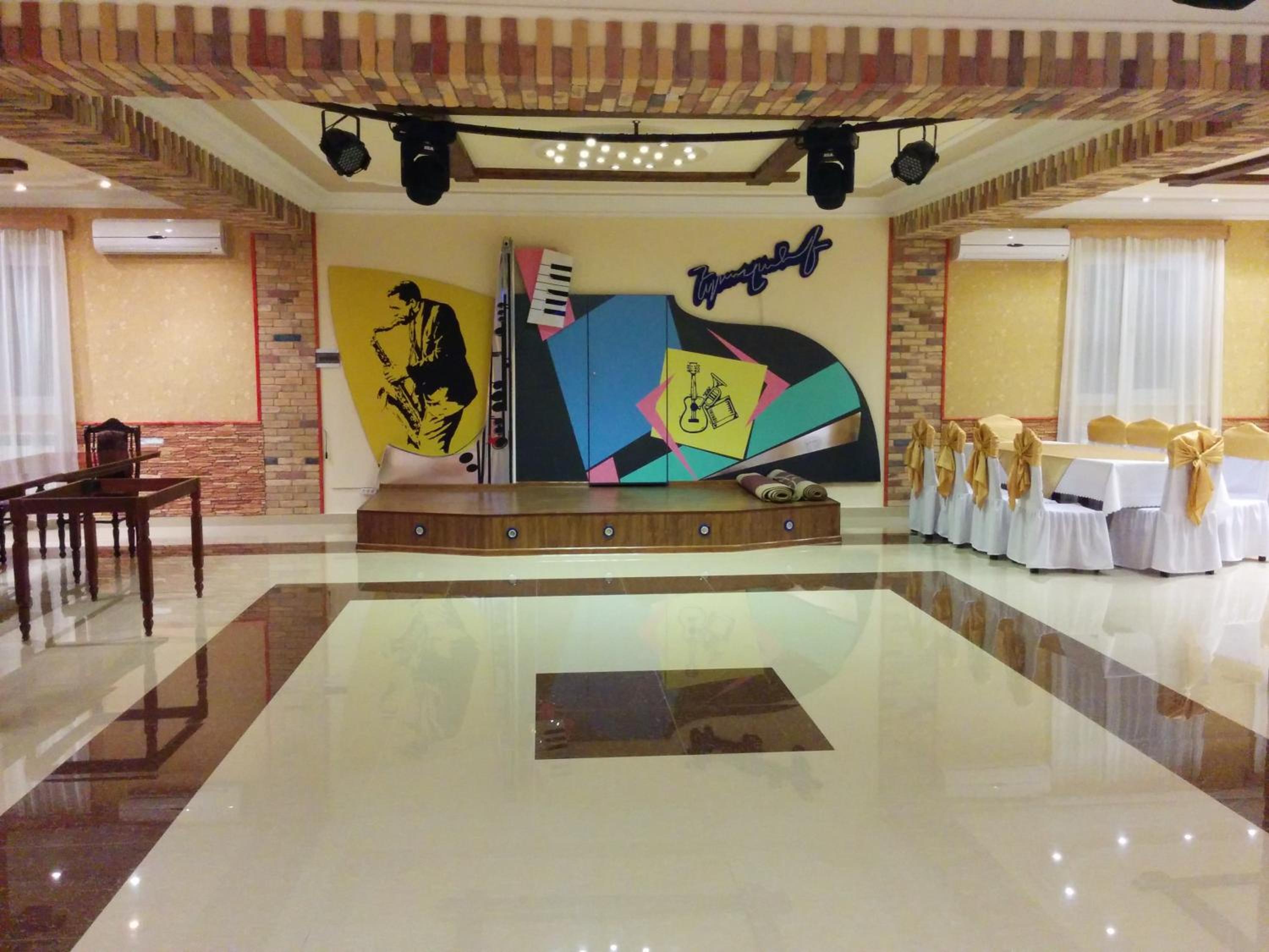 Erazank Hotel