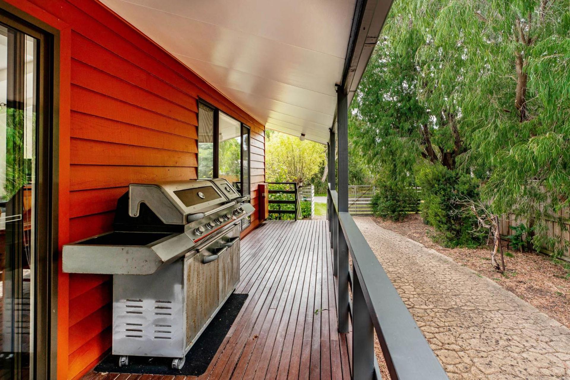 Wavelength Free Wifi and Pet Friendly outside only