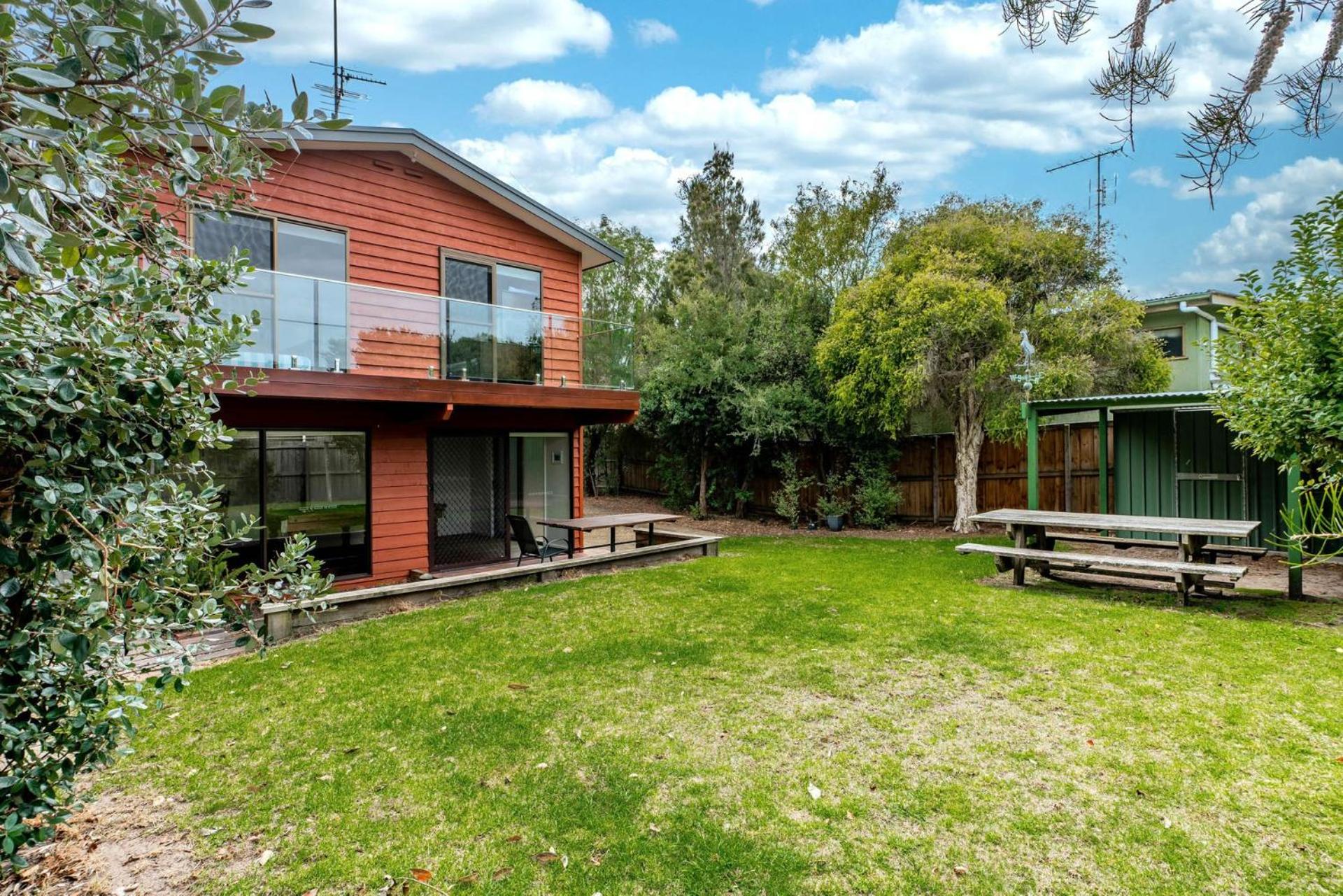 Wavelength Free Wifi and Pet Friendly outside only