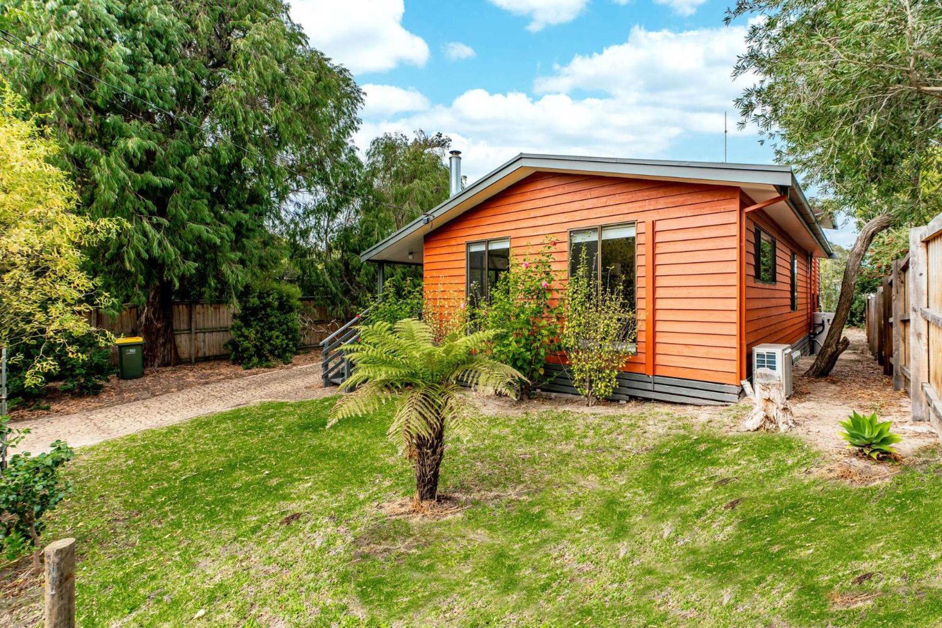 Wavelength Free Wifi and Pet Friendly outside only
